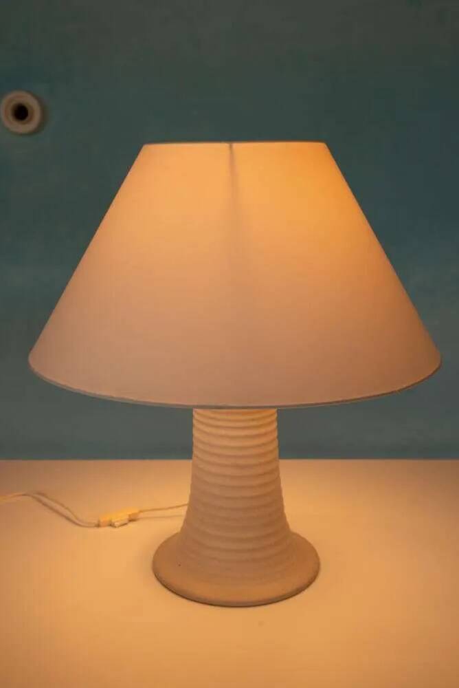 Bohemian table lamp from the 60s/70s, with textured natural tones.