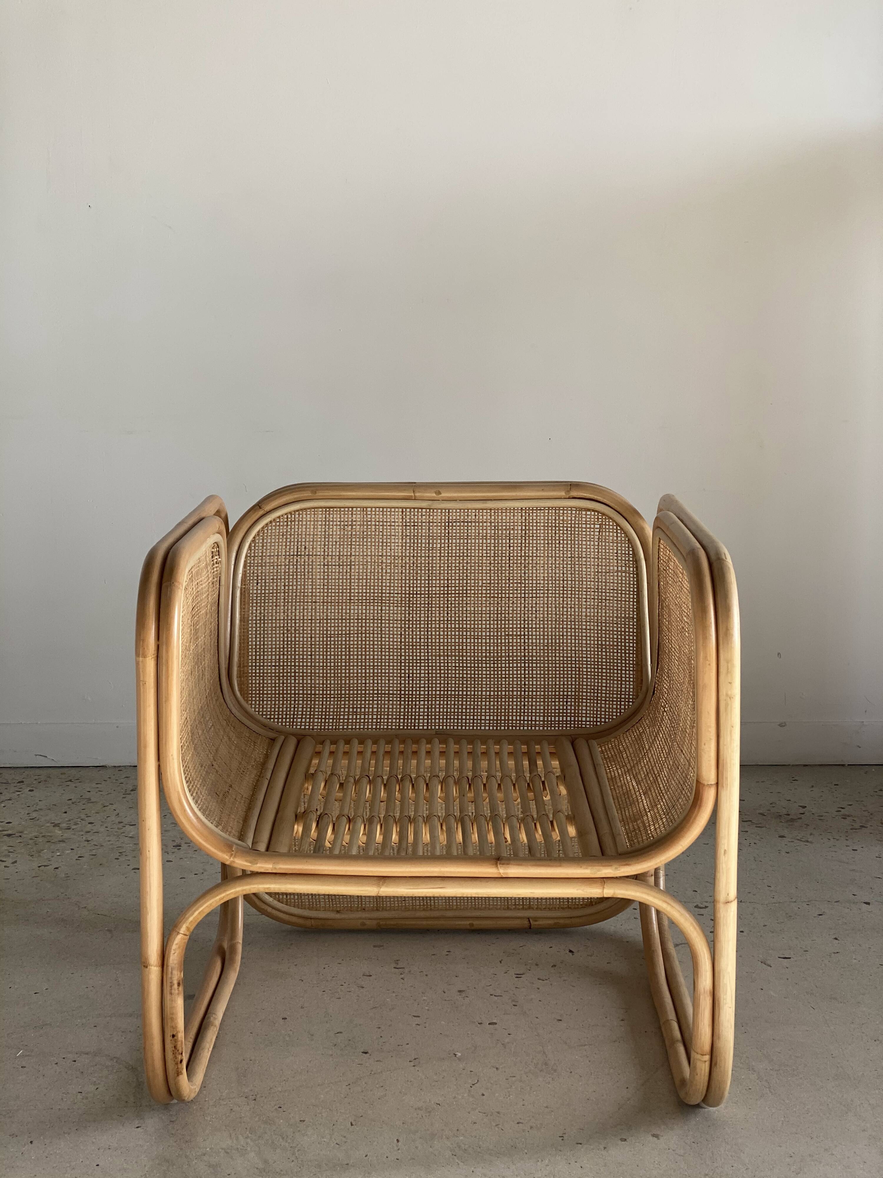Amsterdam rattan armchair with U-shaped armrest, squared canework