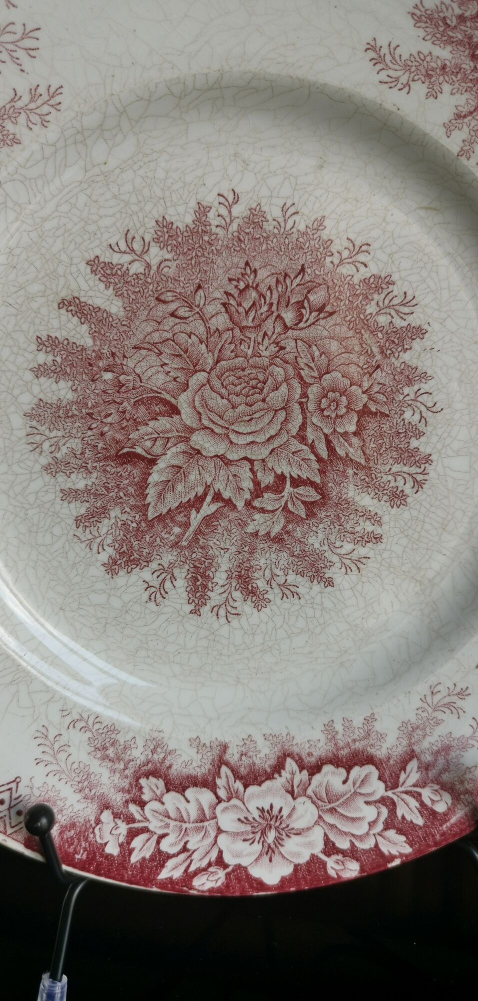 2 anciennes assiettes plates à fleurs rose poinçonner terre de fer hamage st amand "jardinière"