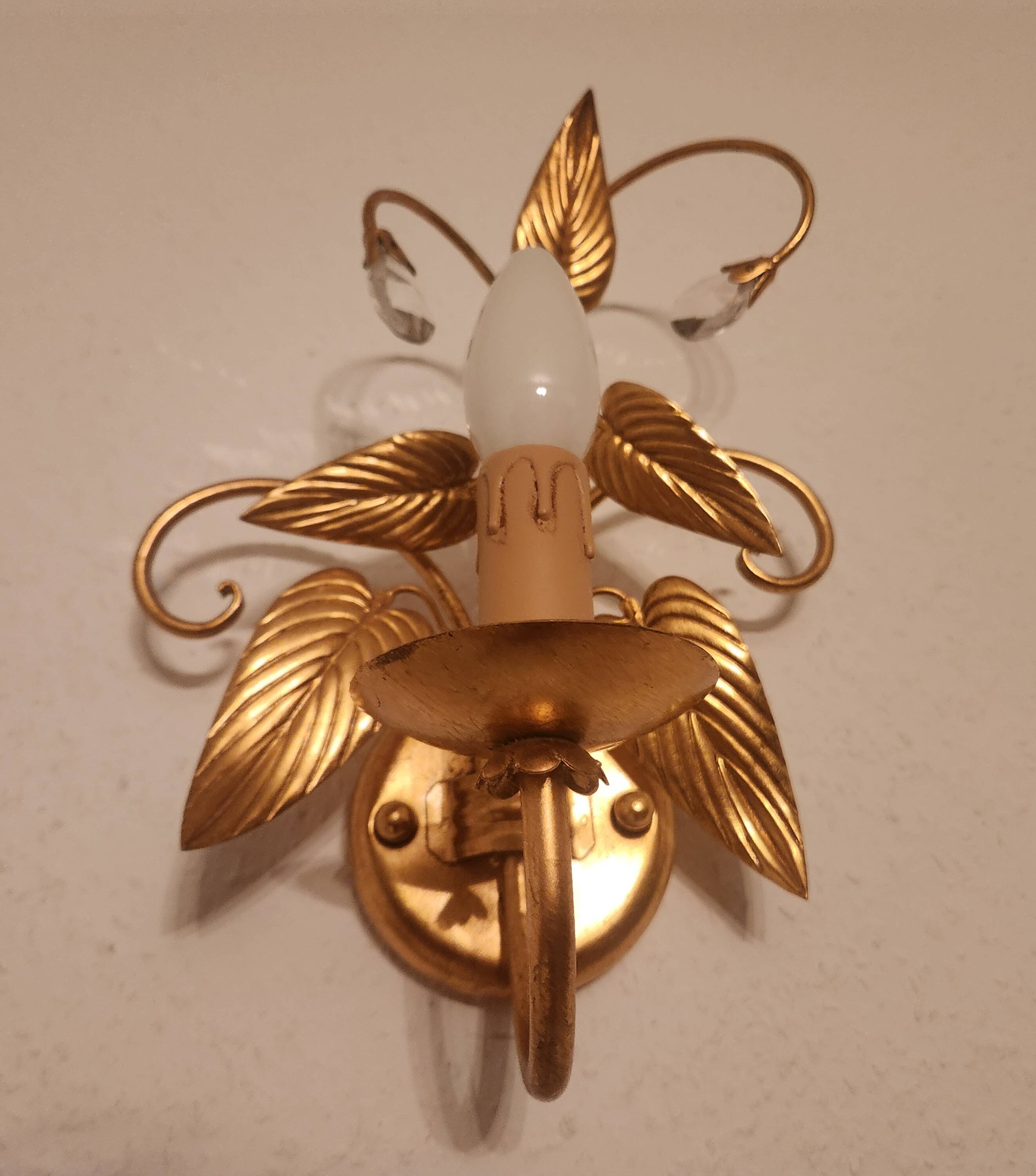 Shabby Wandlampe vergoldet Blattgold Kristallelemente Hollywood Regency 70s