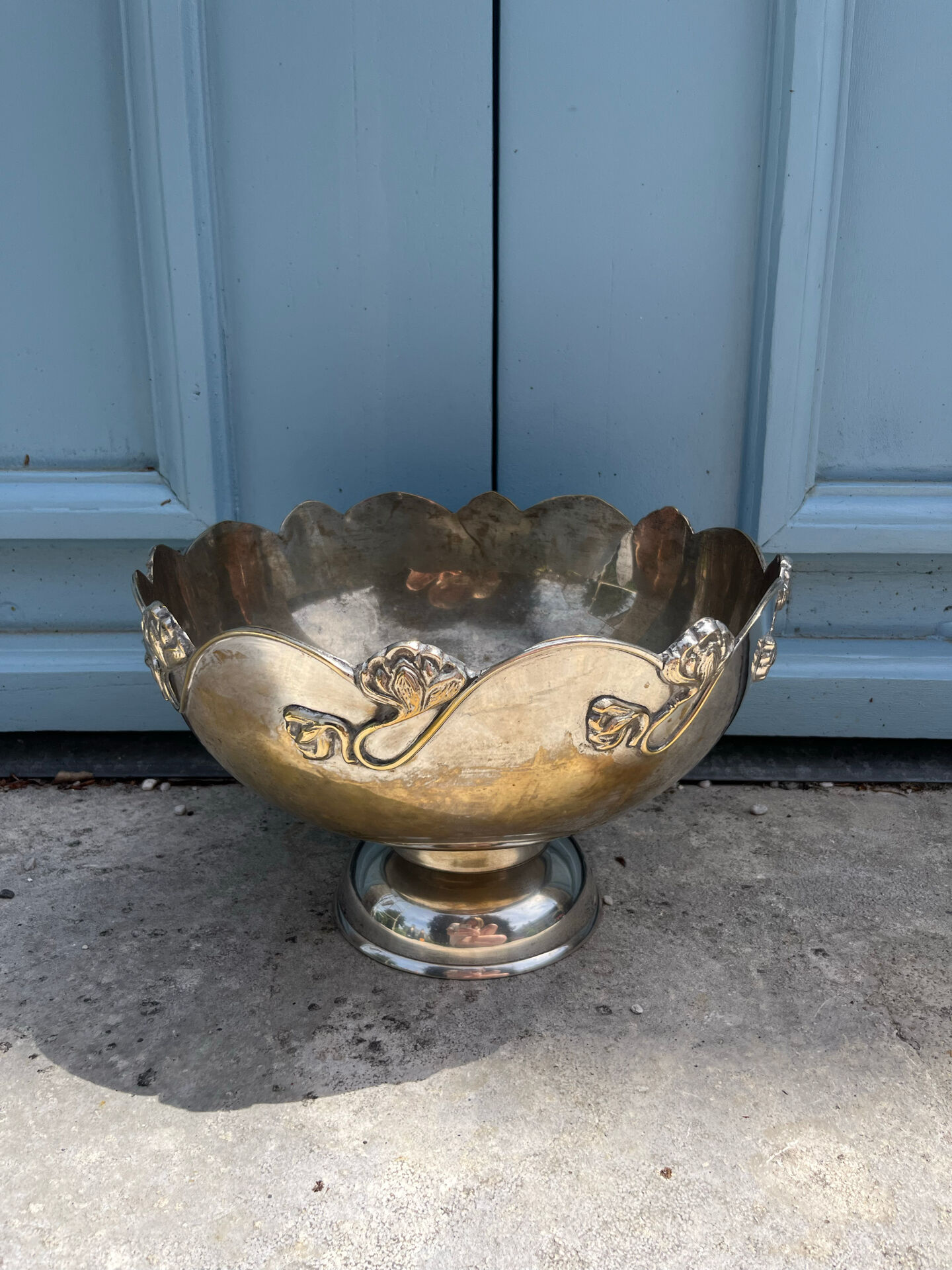 Seau à champagne en métal argenté avec décoration florale Art Nouveau