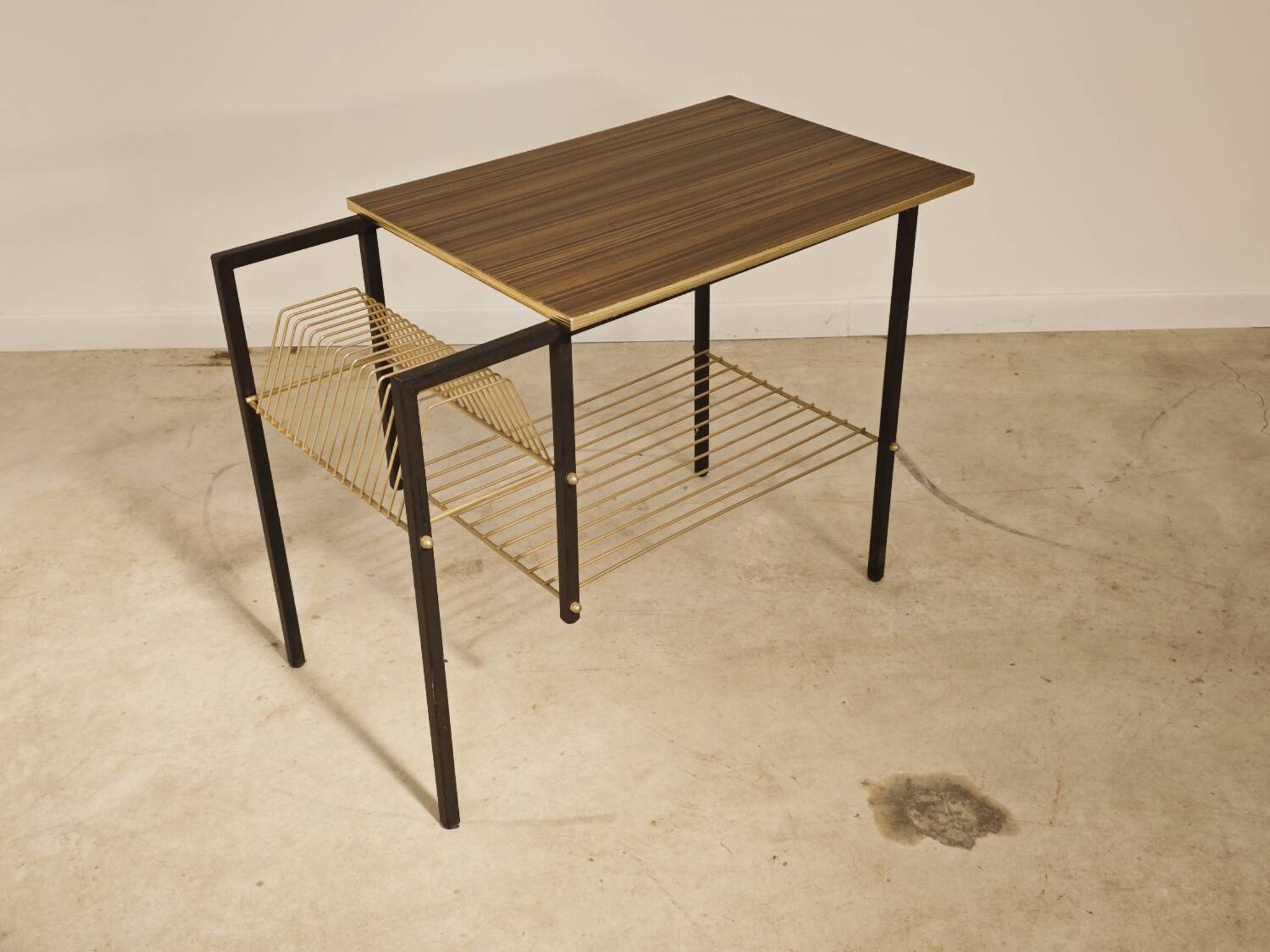 Vintage vinyl serving trolley in wood and gold metal