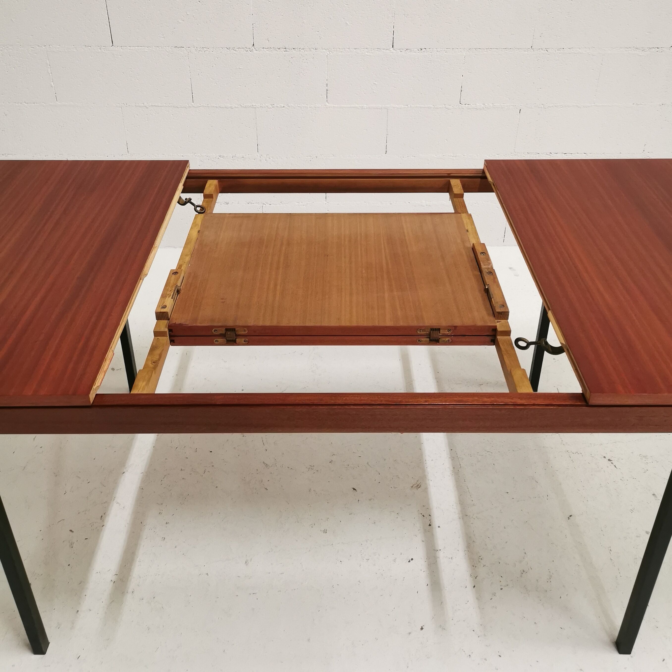Table de repas extensible ARP  1950
