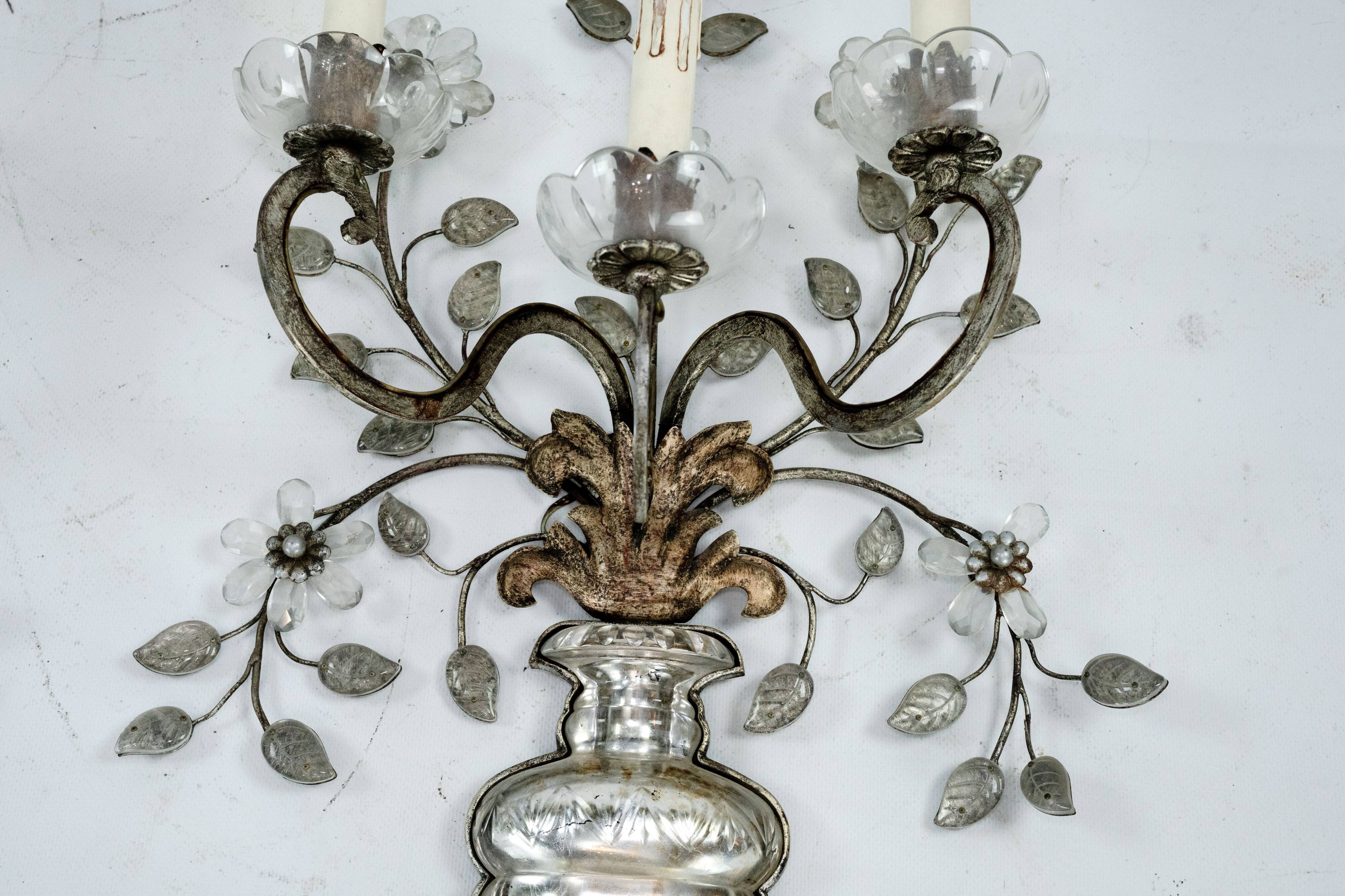Paire de appliques en cristal et bronze Maison Bagues, années 1960.
