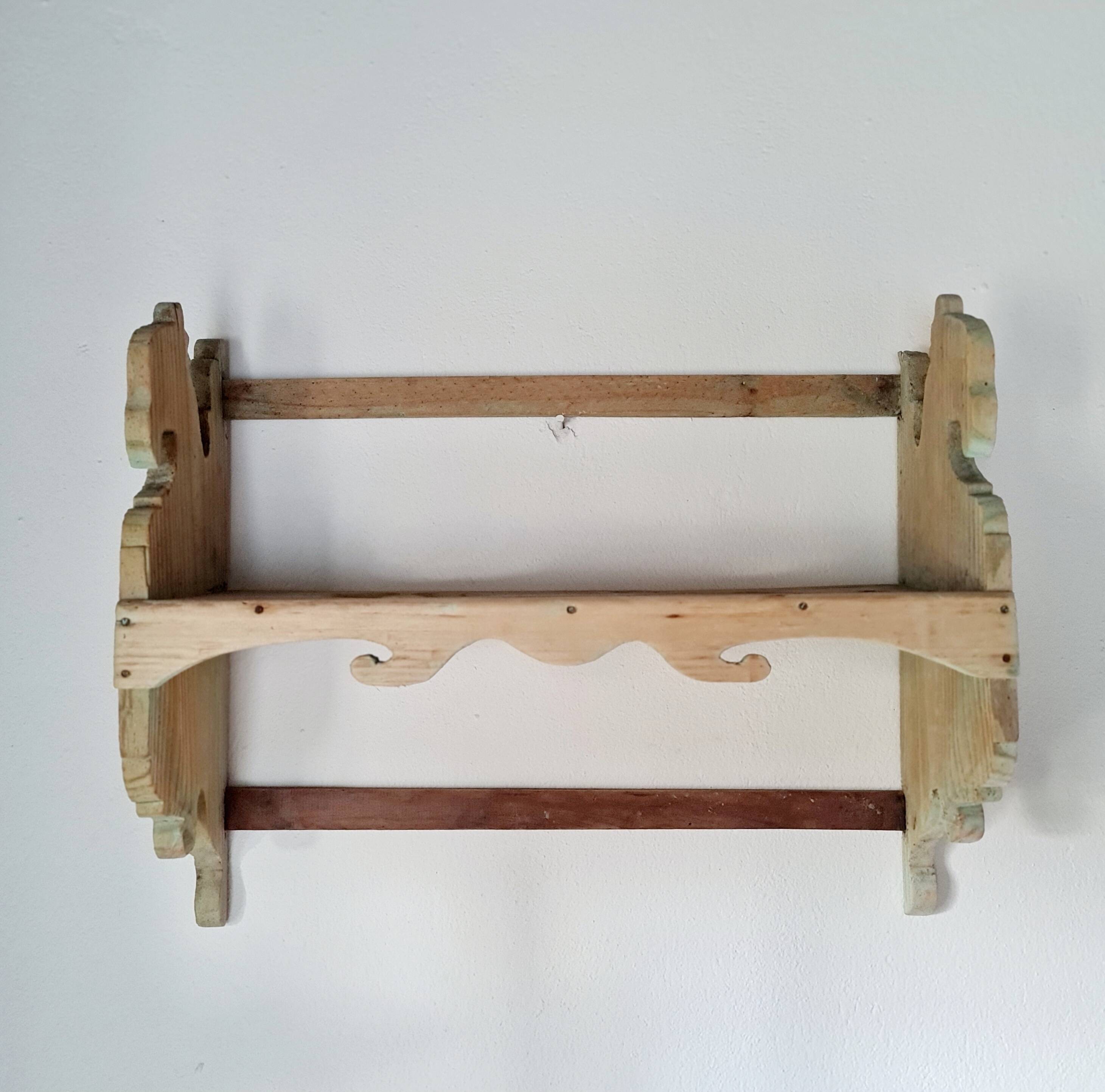 Antique wall shelf in raw wood - patinated green