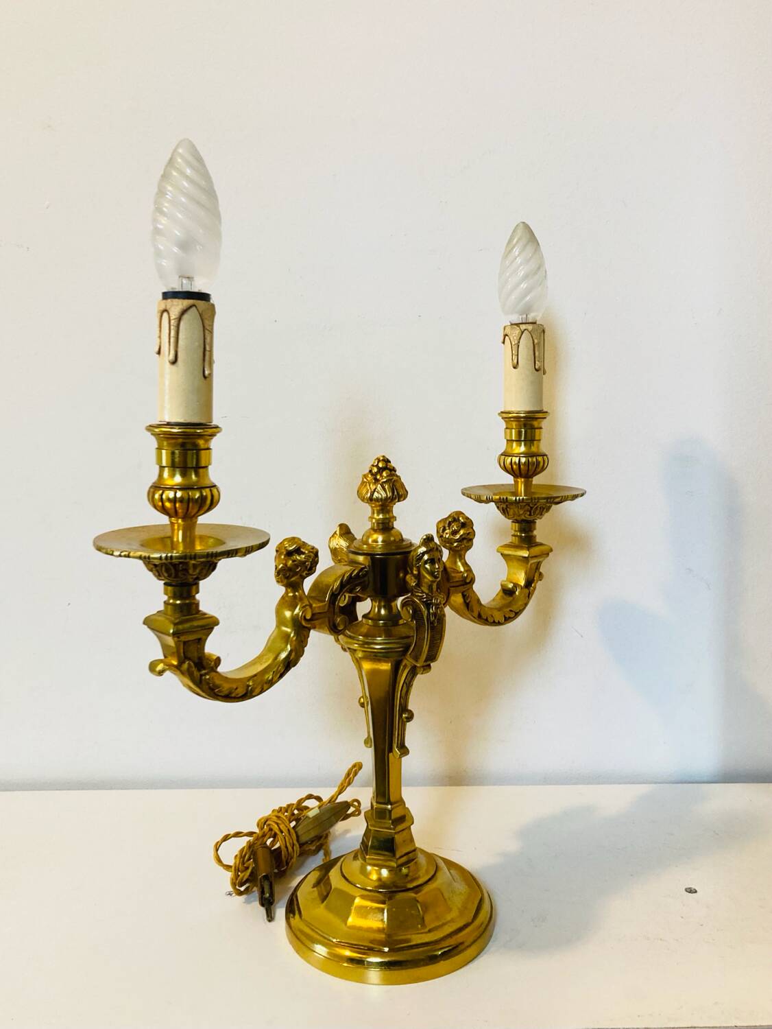 Chandelier en bronze à décors de putti et cariatides, début XXe