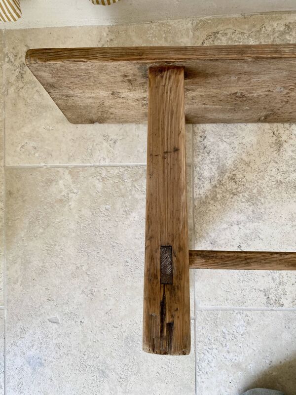Grand banc de ferme ancien 252 cm bois brut patiné