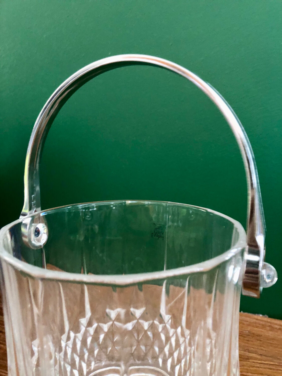 Ice bucket with tongs