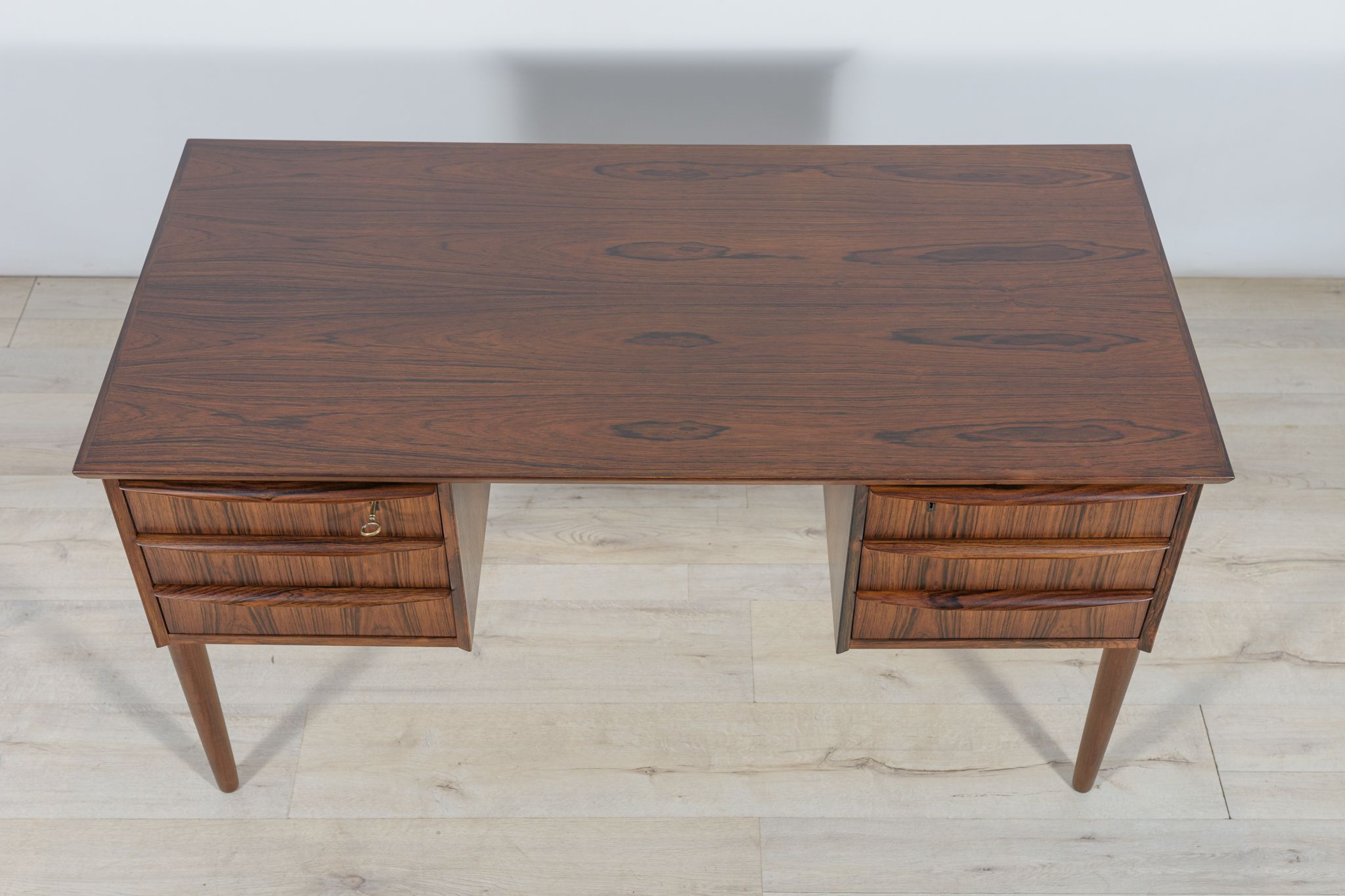 Bureau en palissandre, années 1960