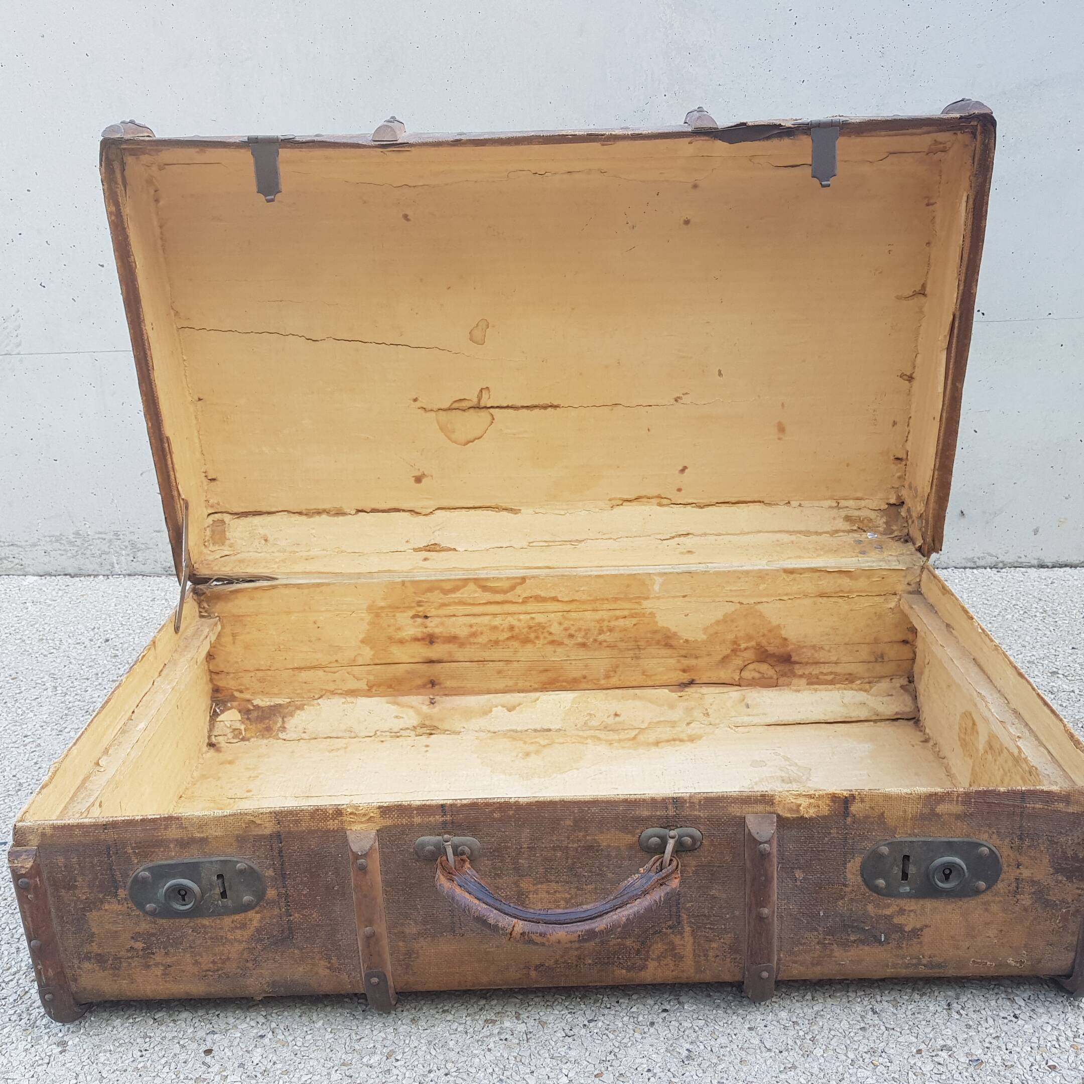Old wooden travel trunk case
