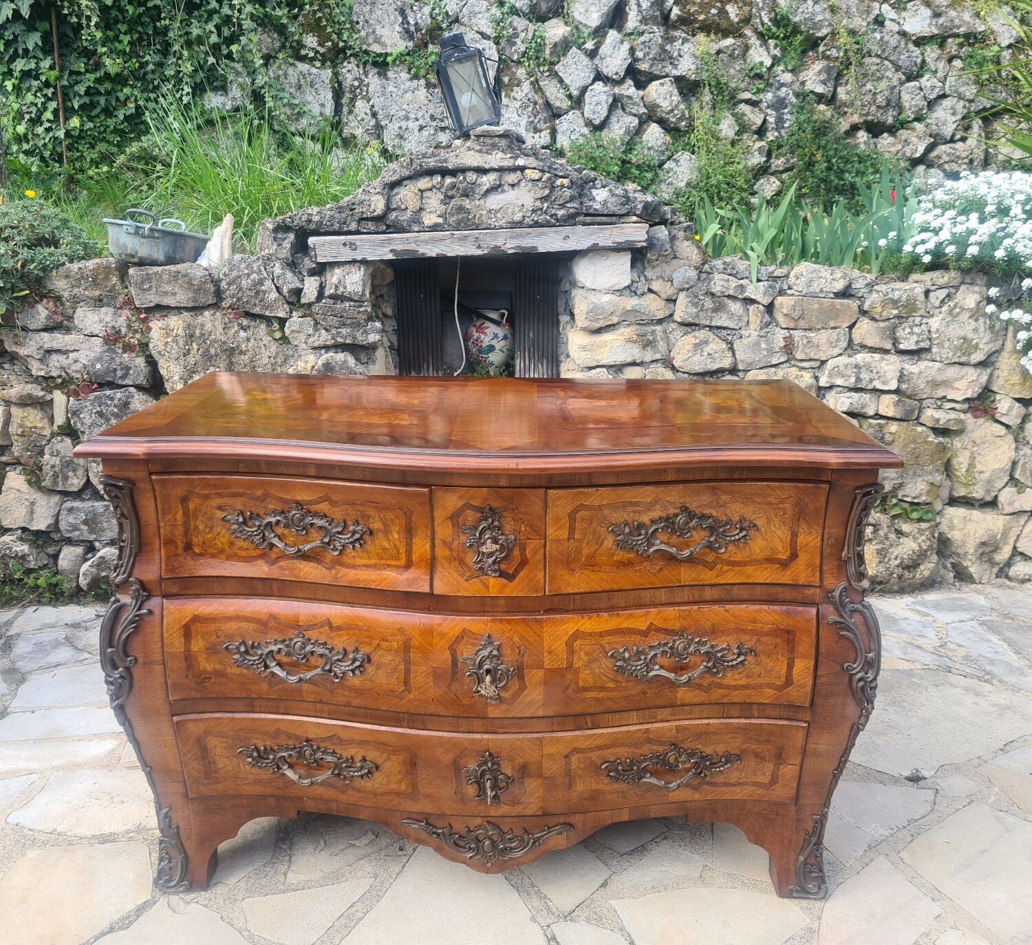 Marquetry tomb chest of drawers