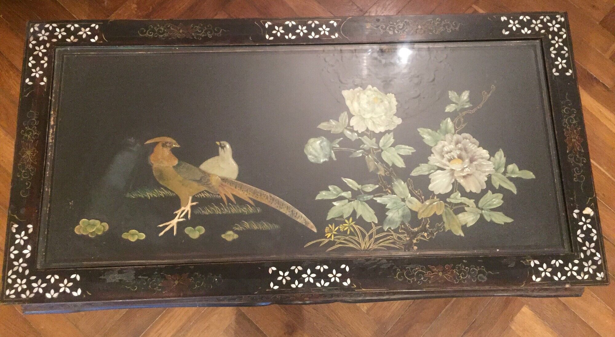 Table low décor birds with hard stones and mother of Pearl inlay