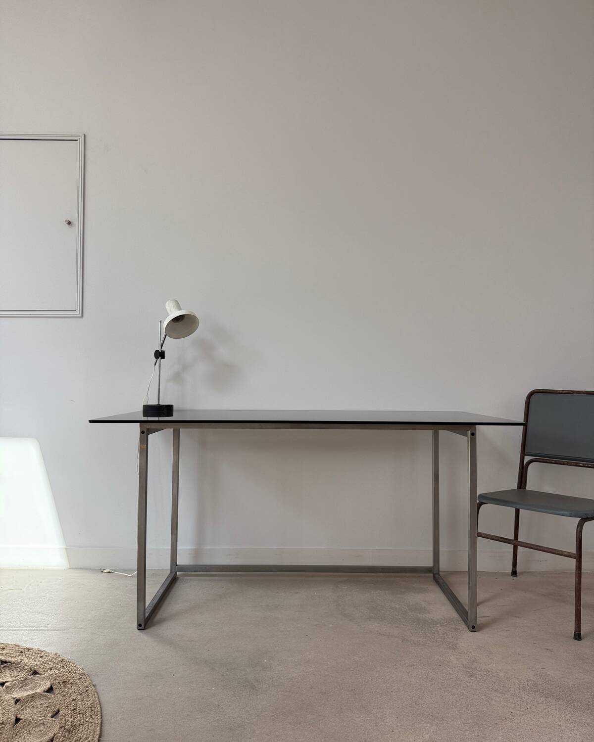 Bureau en métal et verre fumé, années 70