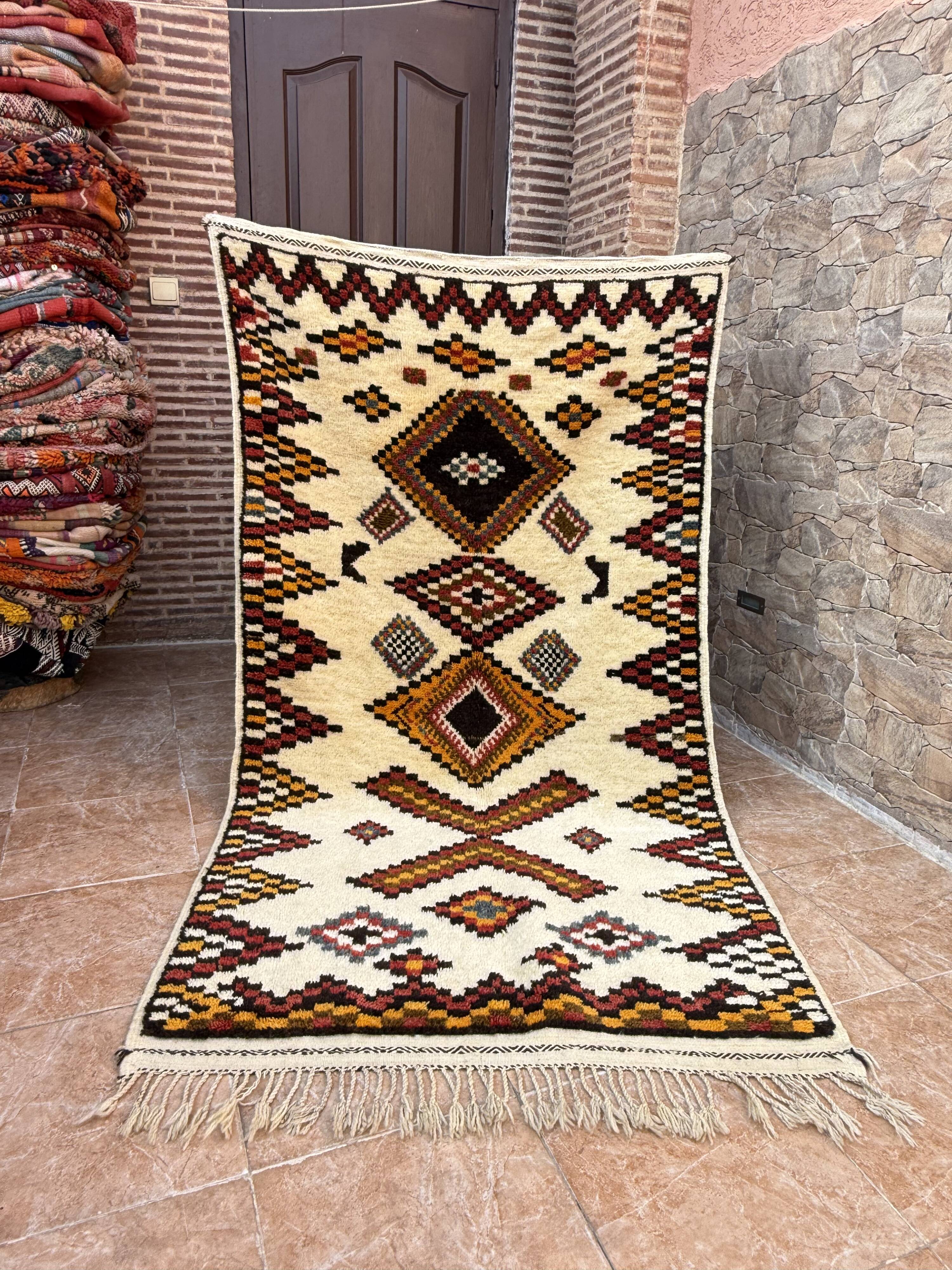 Handmade Berber rug: Moroccan wall decoration (190 cm x 108 cm)