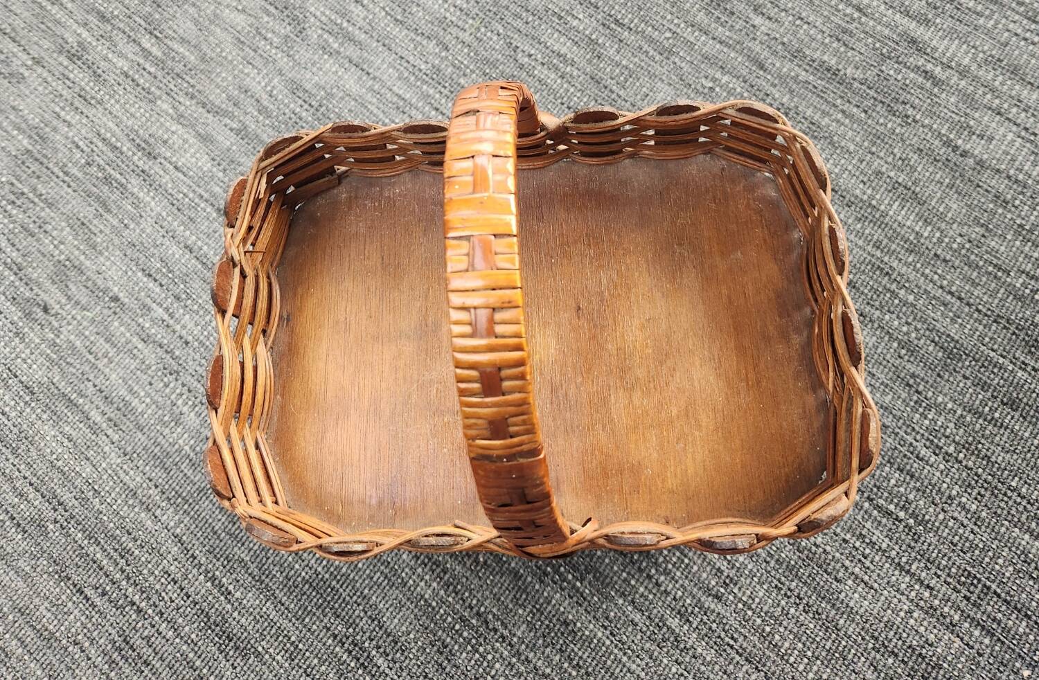 Vintage rattan bottle holder / servant