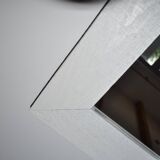 Miroir mural rectangulaire blanc encadrement bois peint et verre, années 1980, 59x119 cm