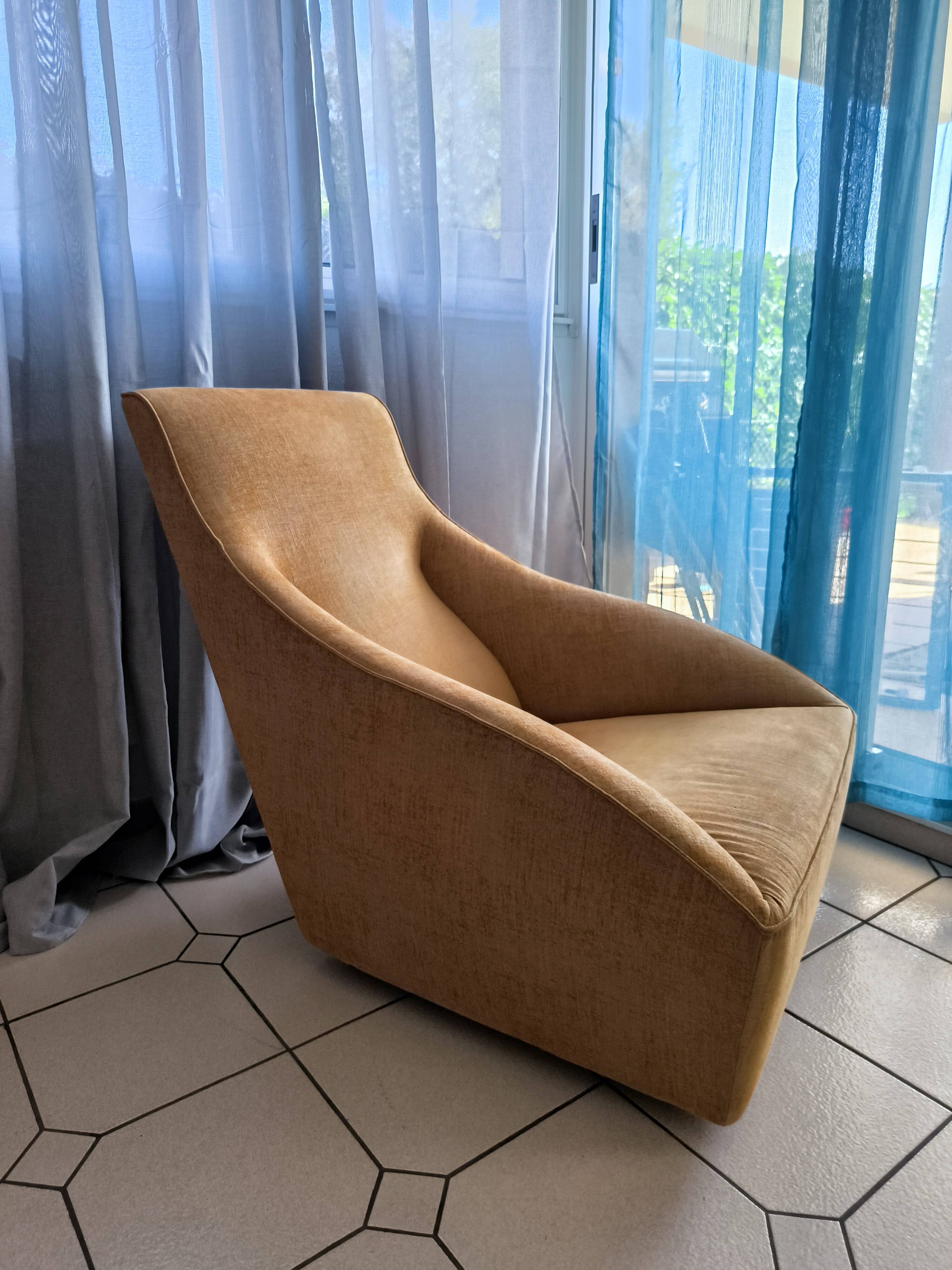 Doda armchair with armrests