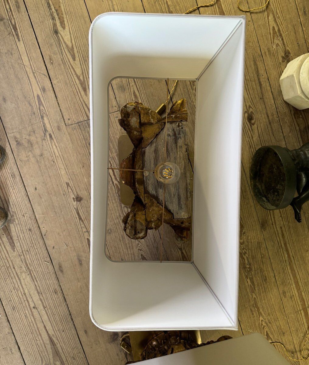 Pair of table lamps, half Corinthian capitals in carved and gilded wood, 18th century