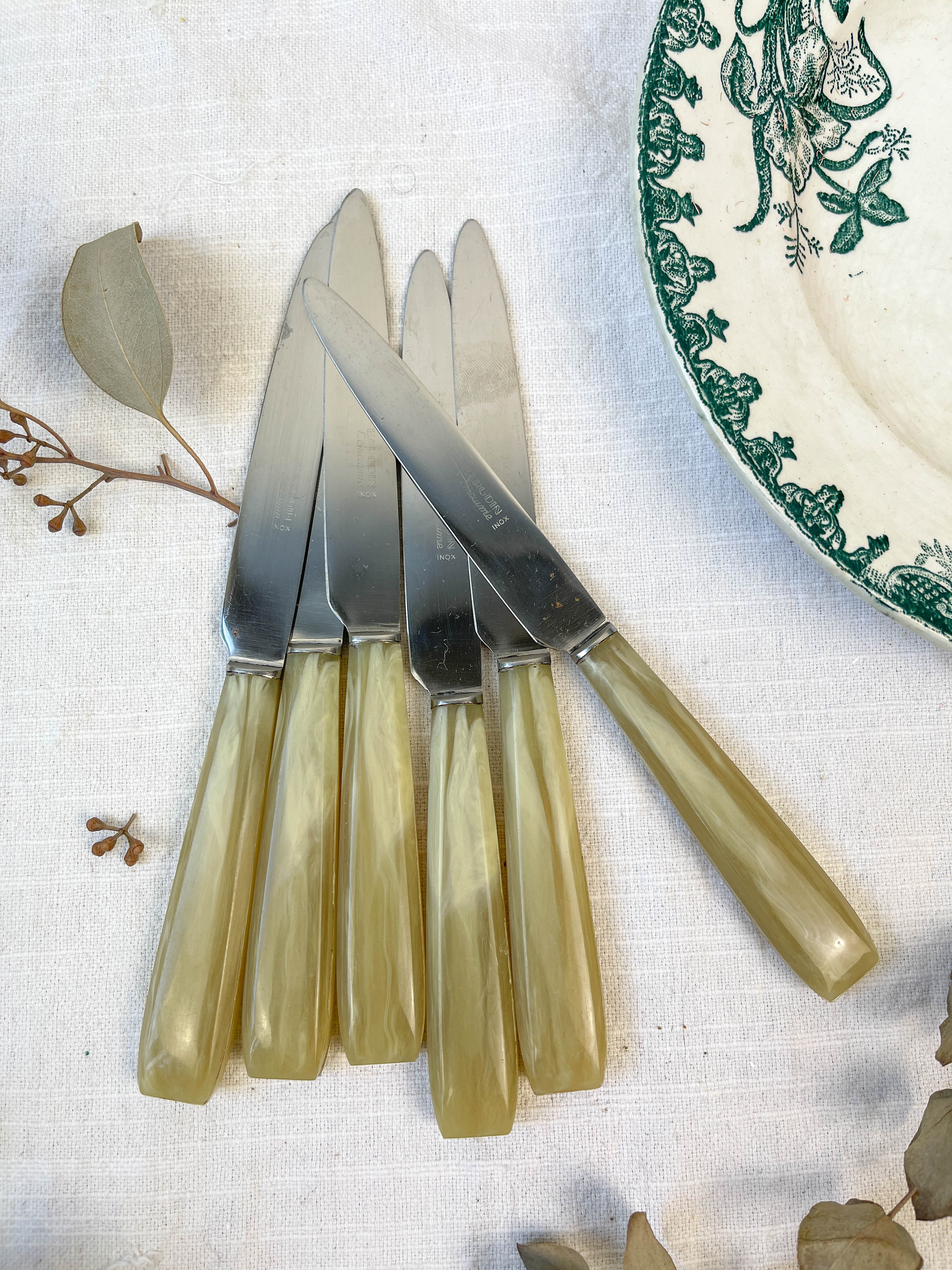 6 bakelite knives vintage oven "bagouin l'enclume"