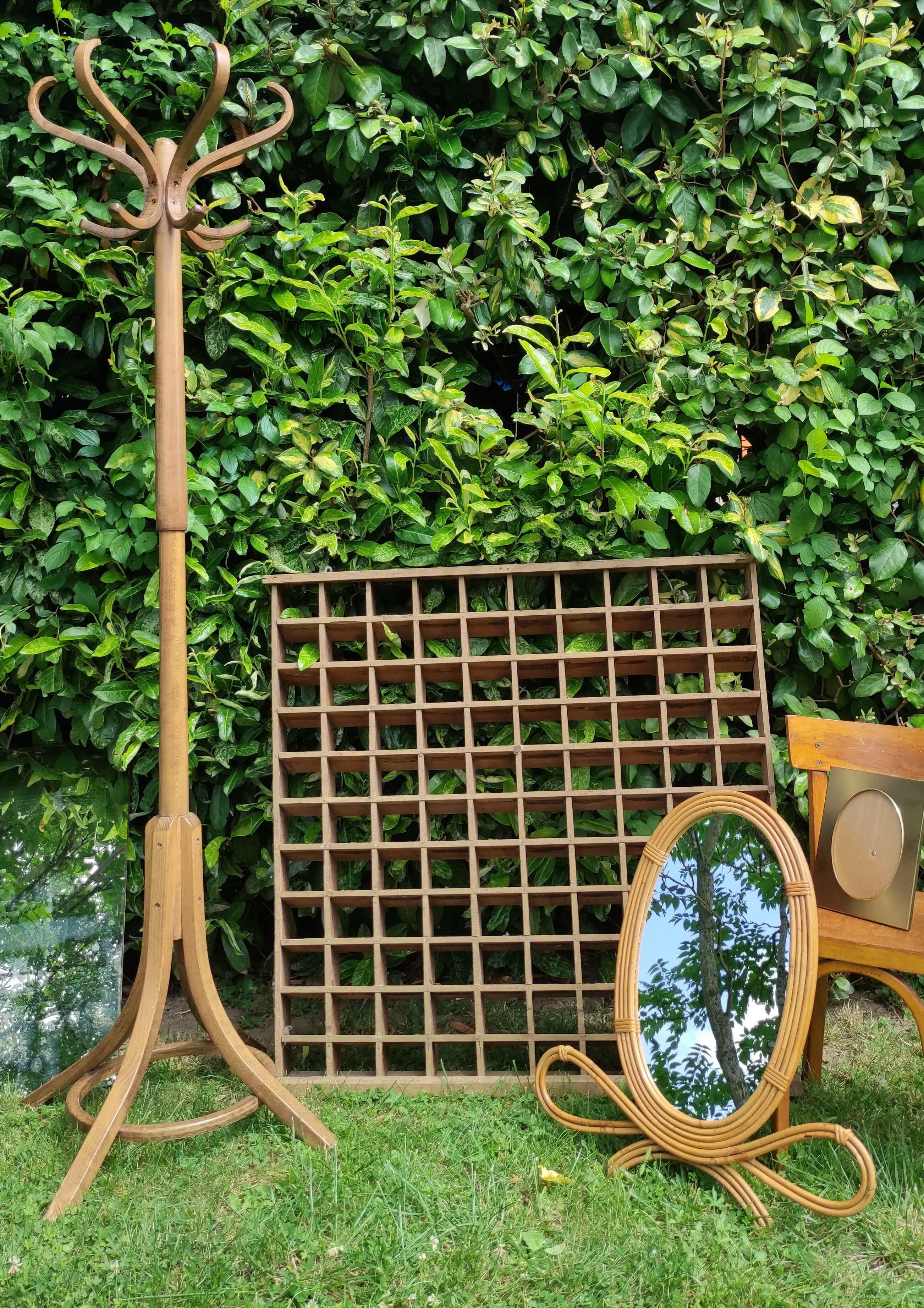 Baumann wooden parrot coat rack