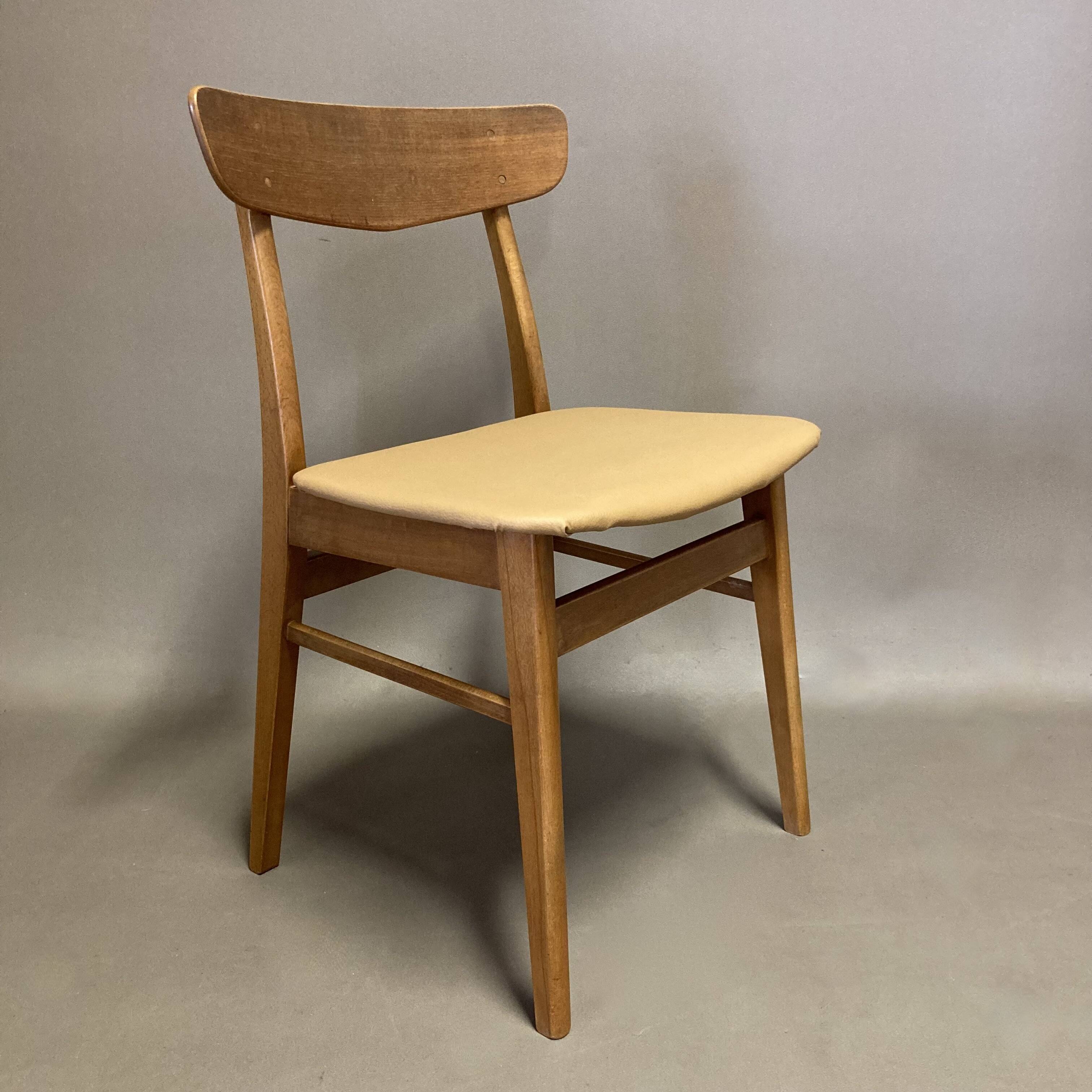Suite de 4 chaises "Design Scandinave" 1950.