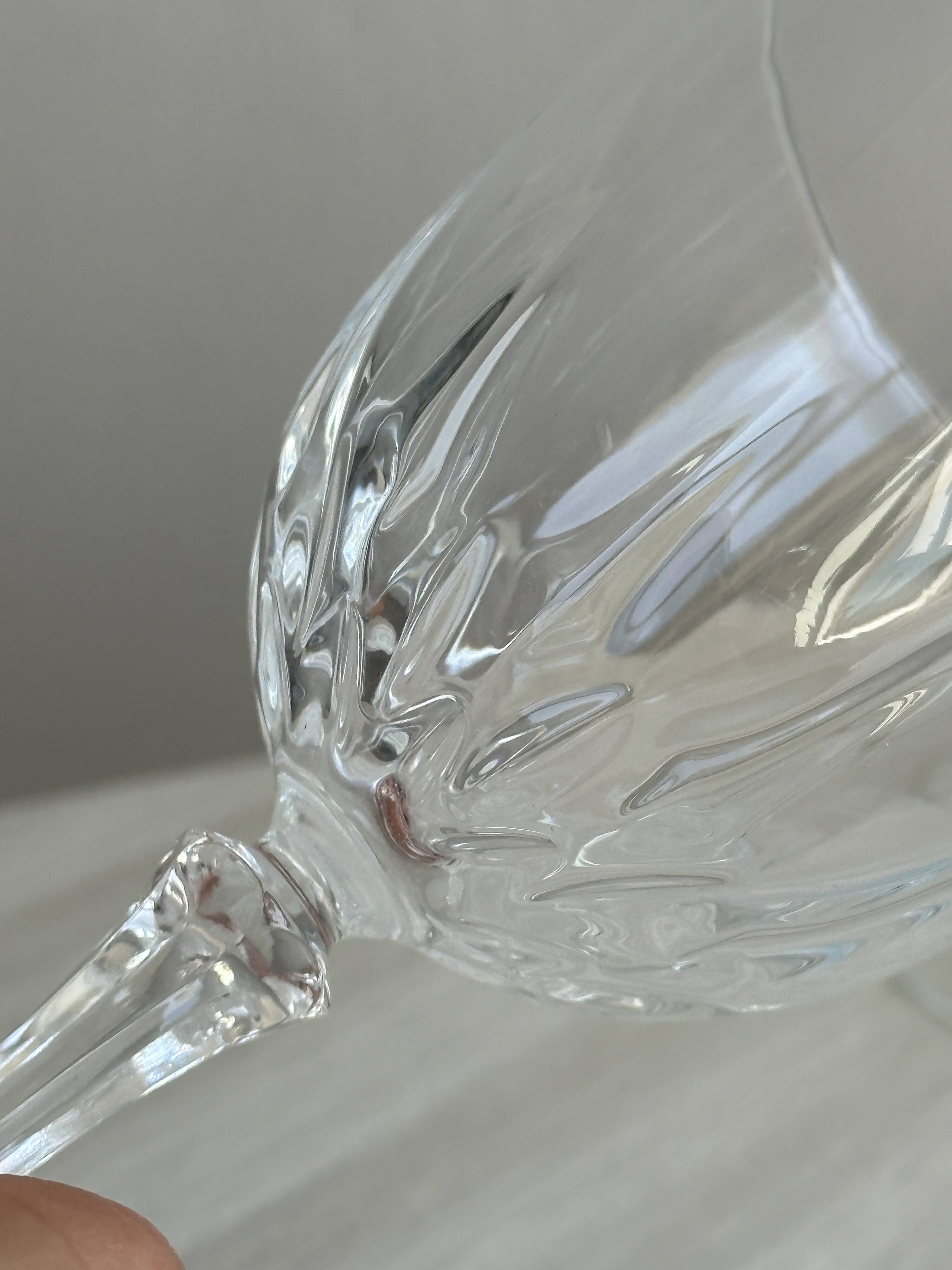 8 verres à vin en verre cristal ciselé