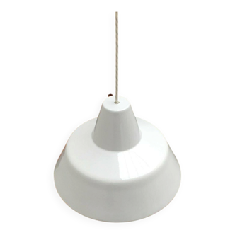 Modern Danish enamel pendant lamp from the mid-century by Louis Poulsen, 1960s.