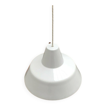 Suspension danoise en émail de Louis Poulsen, années 1960