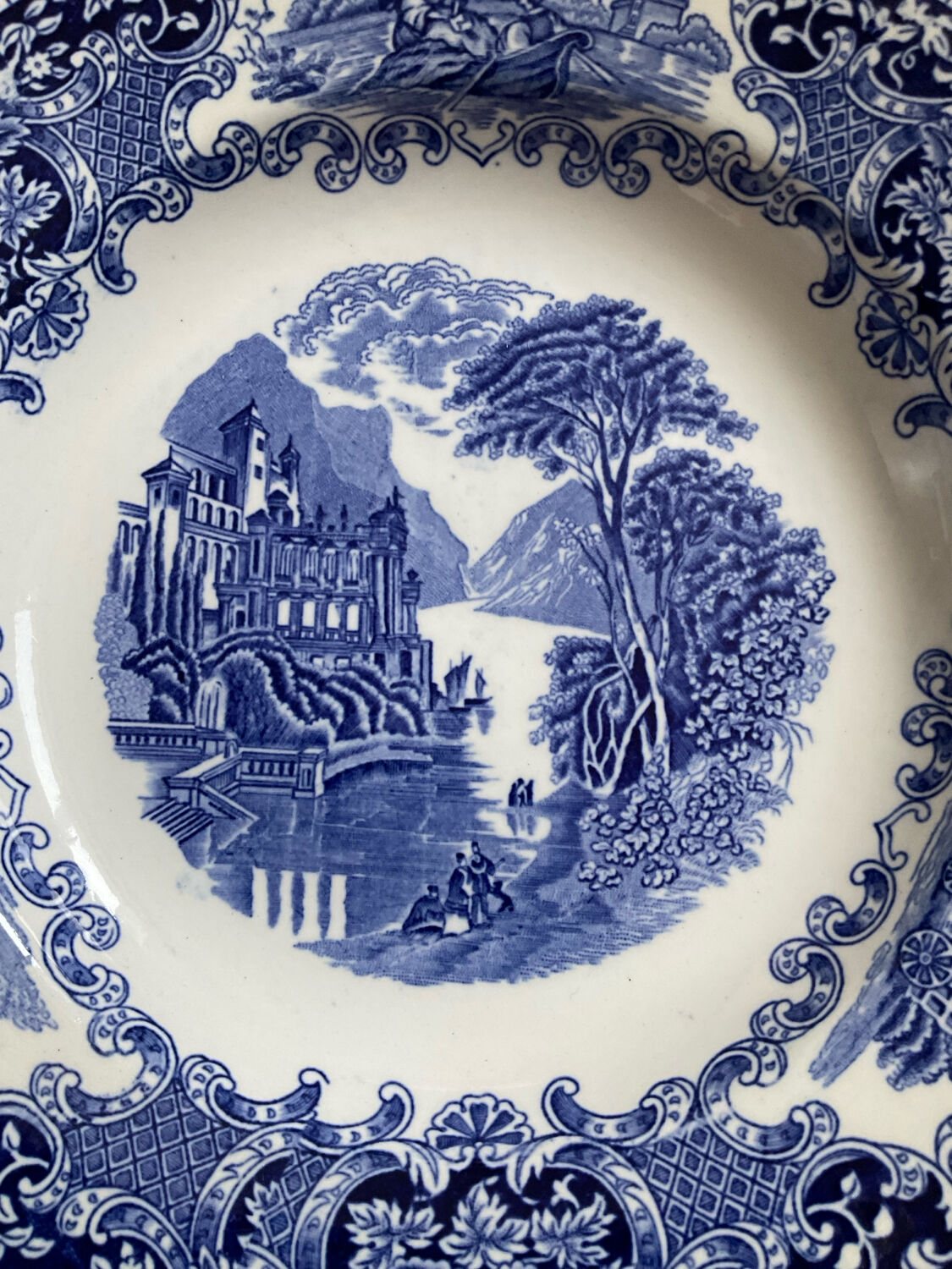 Set of 6 Petrus Regout Maastricht plates with white and blue decor