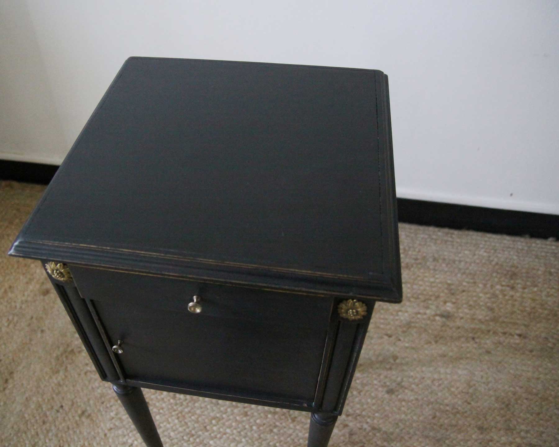 Black bedside style Henri II