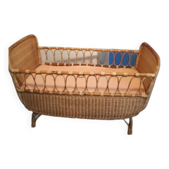 Lit bébé en rotin année 1960