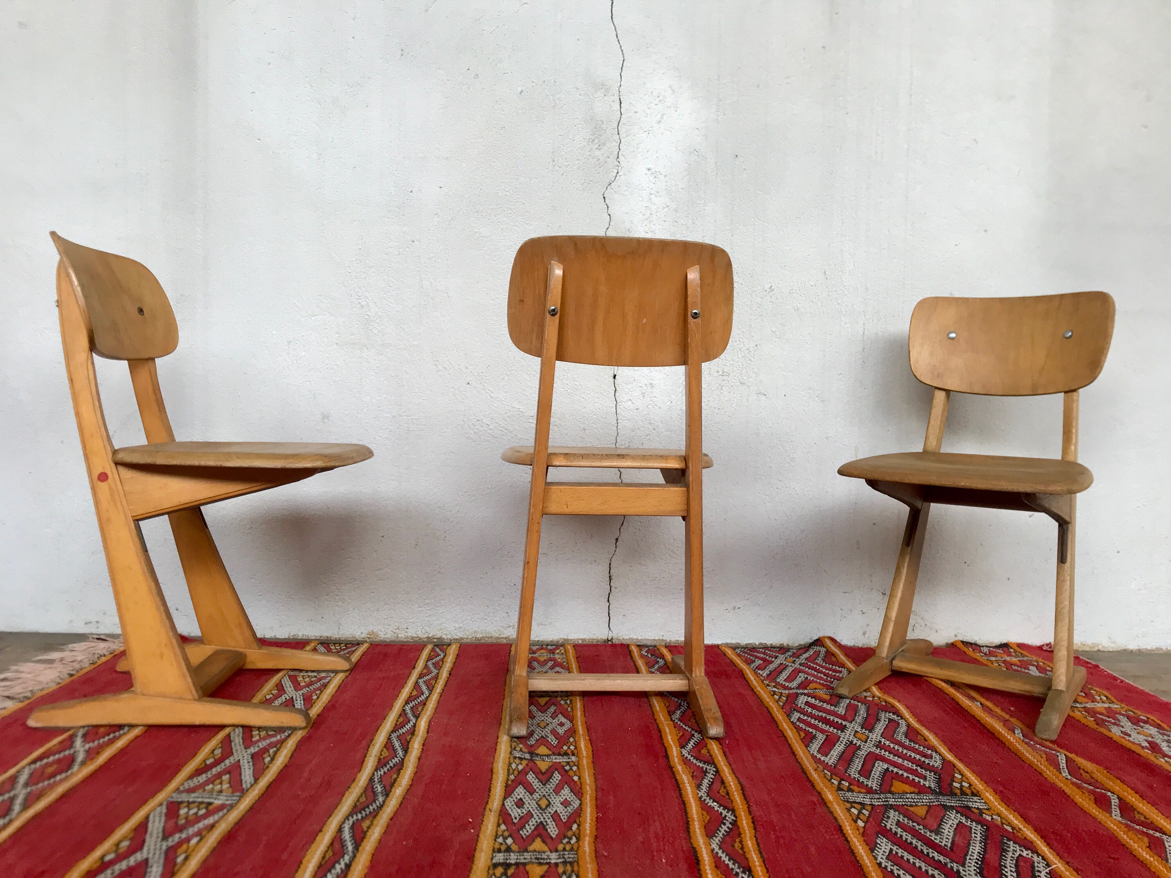 Series of 3 children's chairs casala wineing in light wood