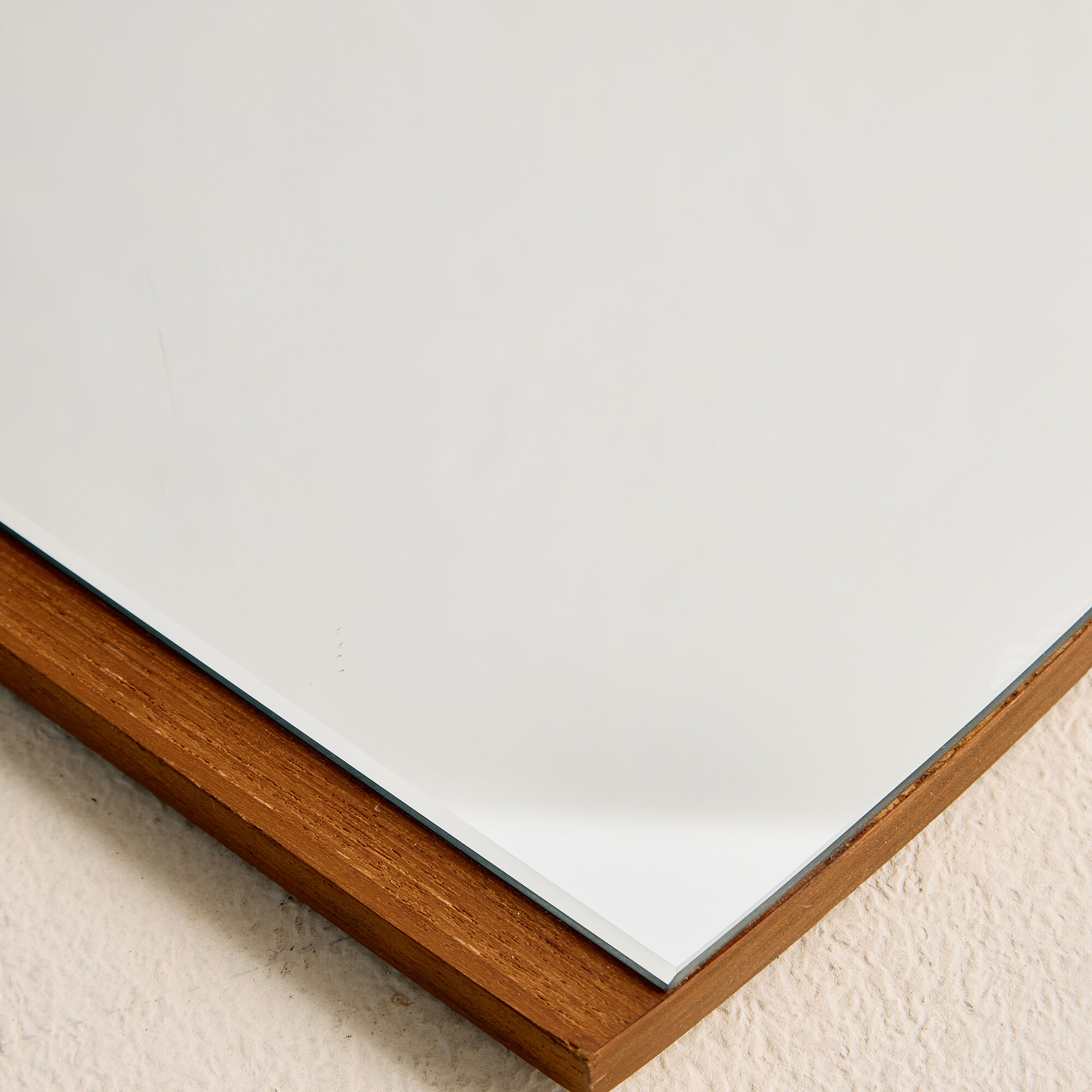 Miroir encadré en teck