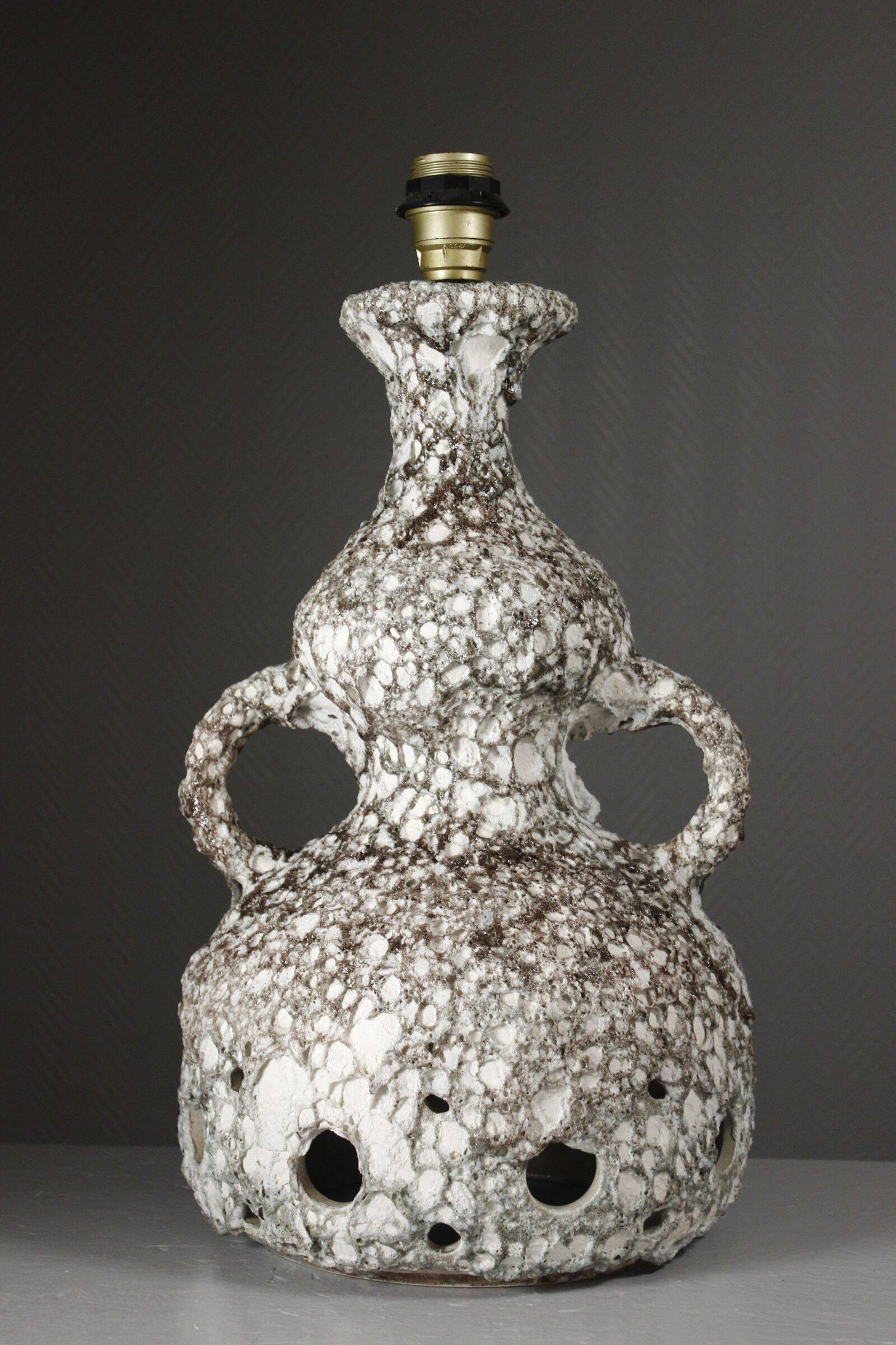 Large ceramic lamp base, fat lava, brutalist design, double lighting.