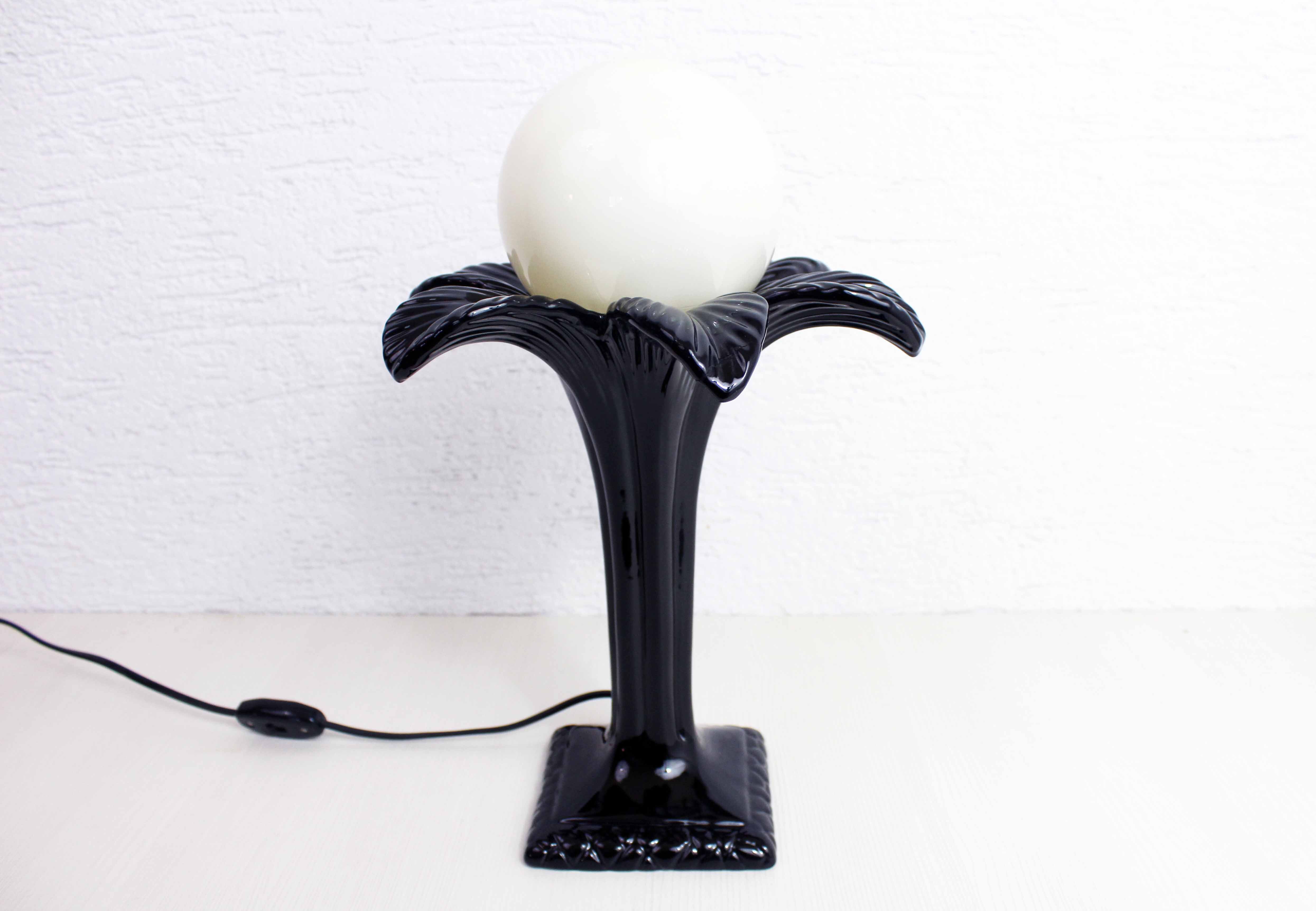 Lampe "palmier" en faïence et verre opalin