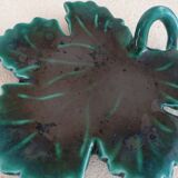 Vintage pocket empty vine leaf shape