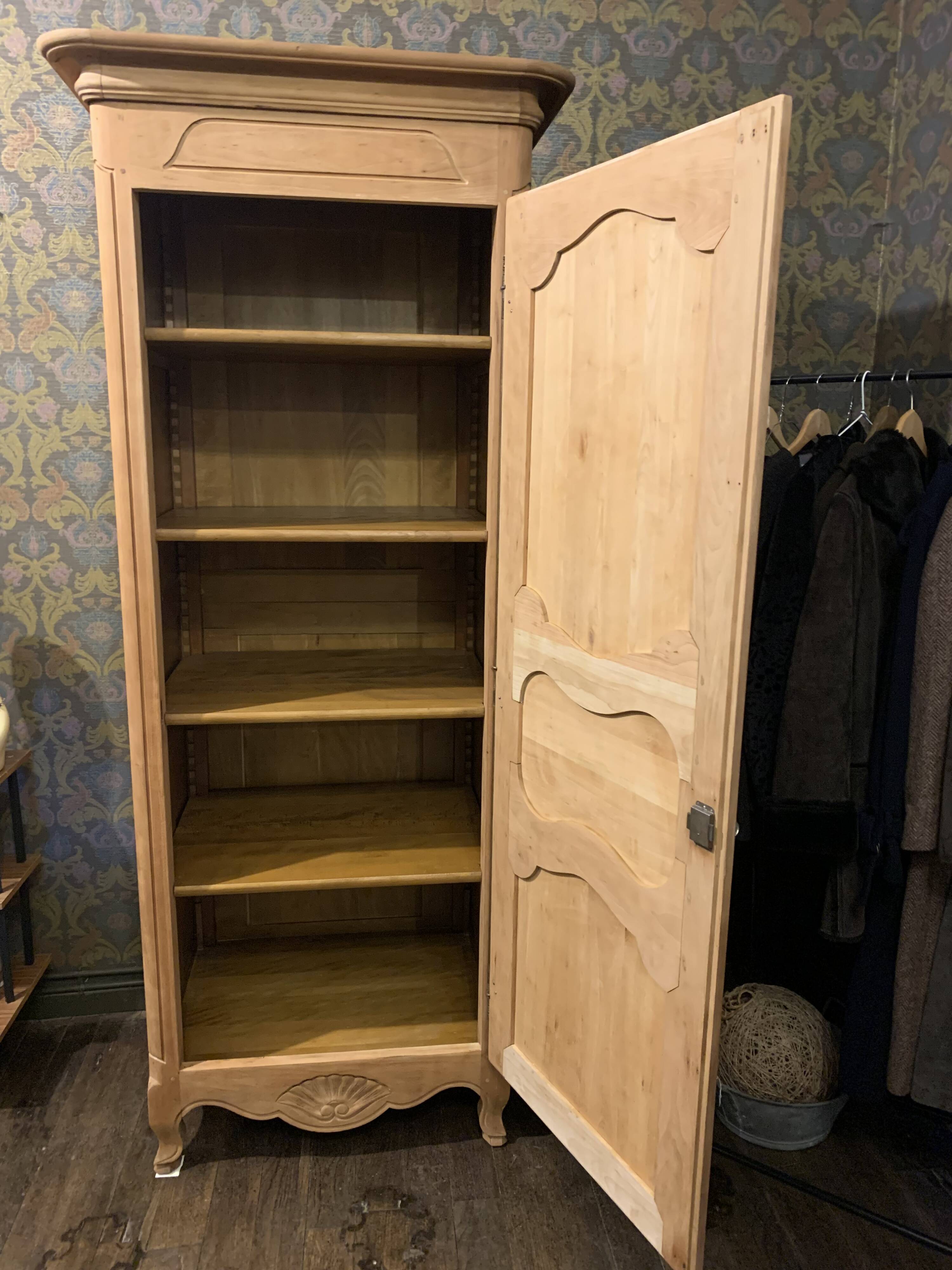 Solid cherry wood bonnet