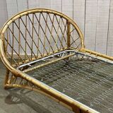 Lit en rotin des années 1960 avec son sommier métal.