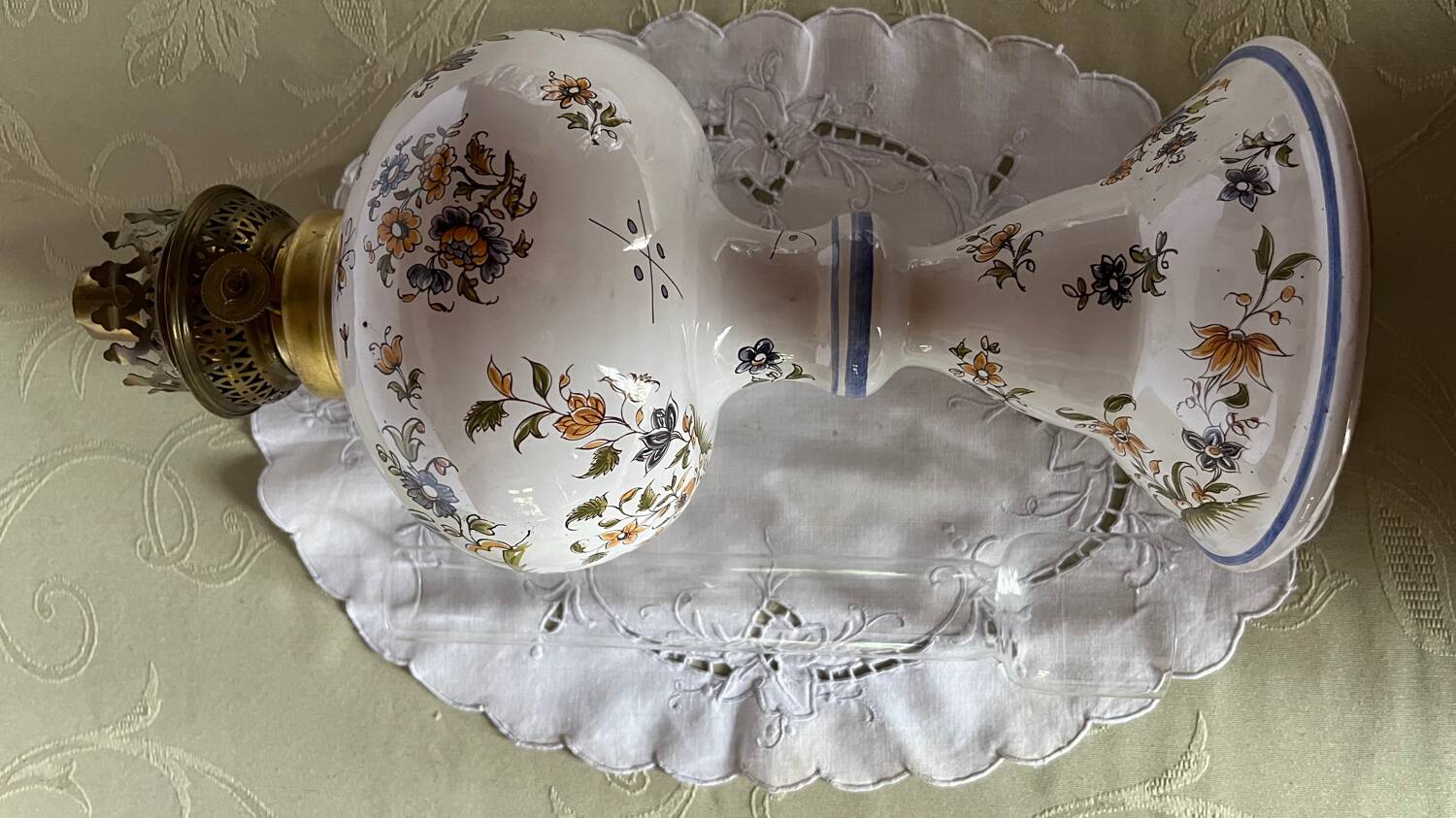 Moustiers earthenware decor kerosene lamp