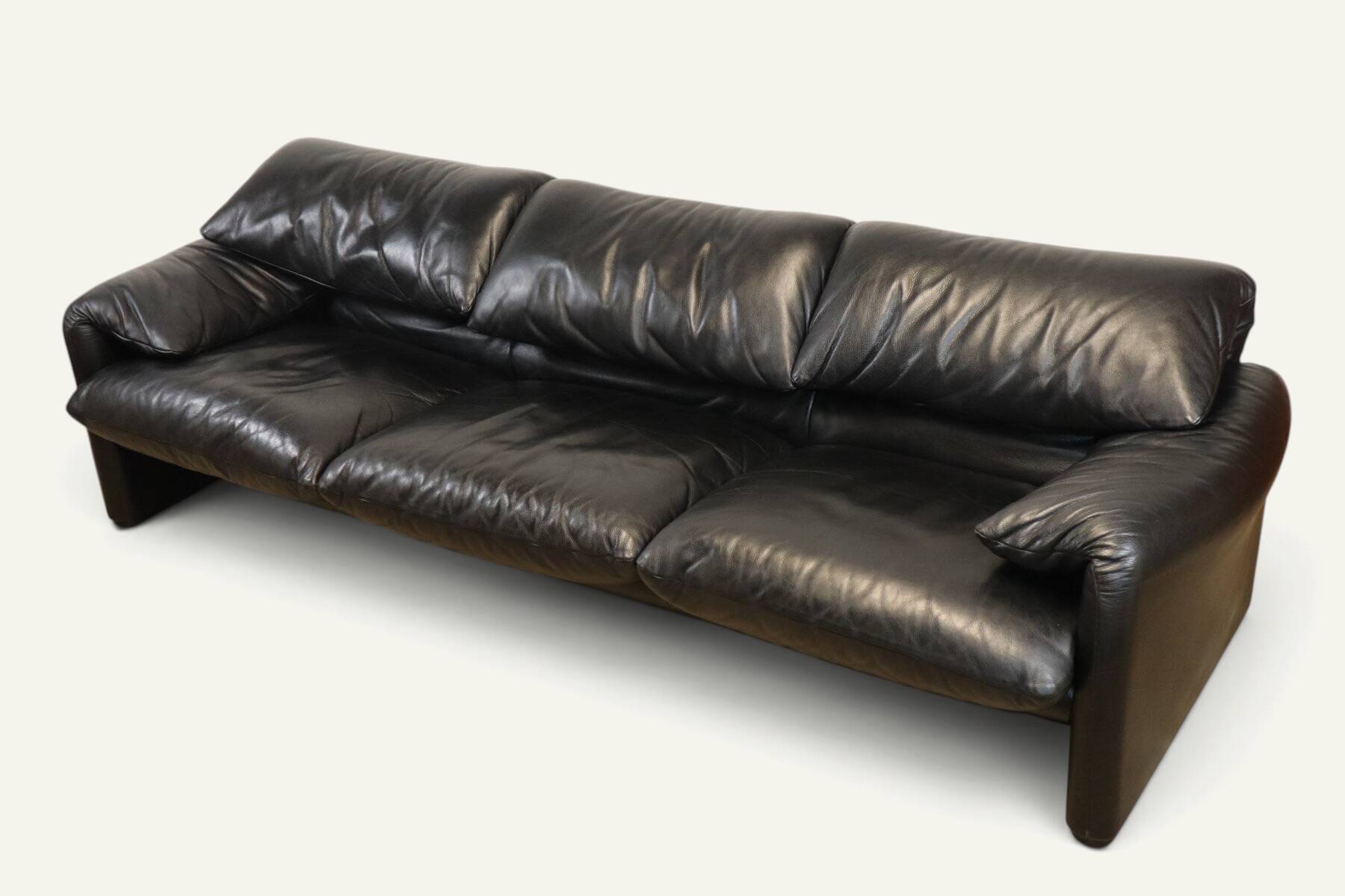 Maralunga 3-seater sofa in black leather by Vico Magistretti for Cassina
