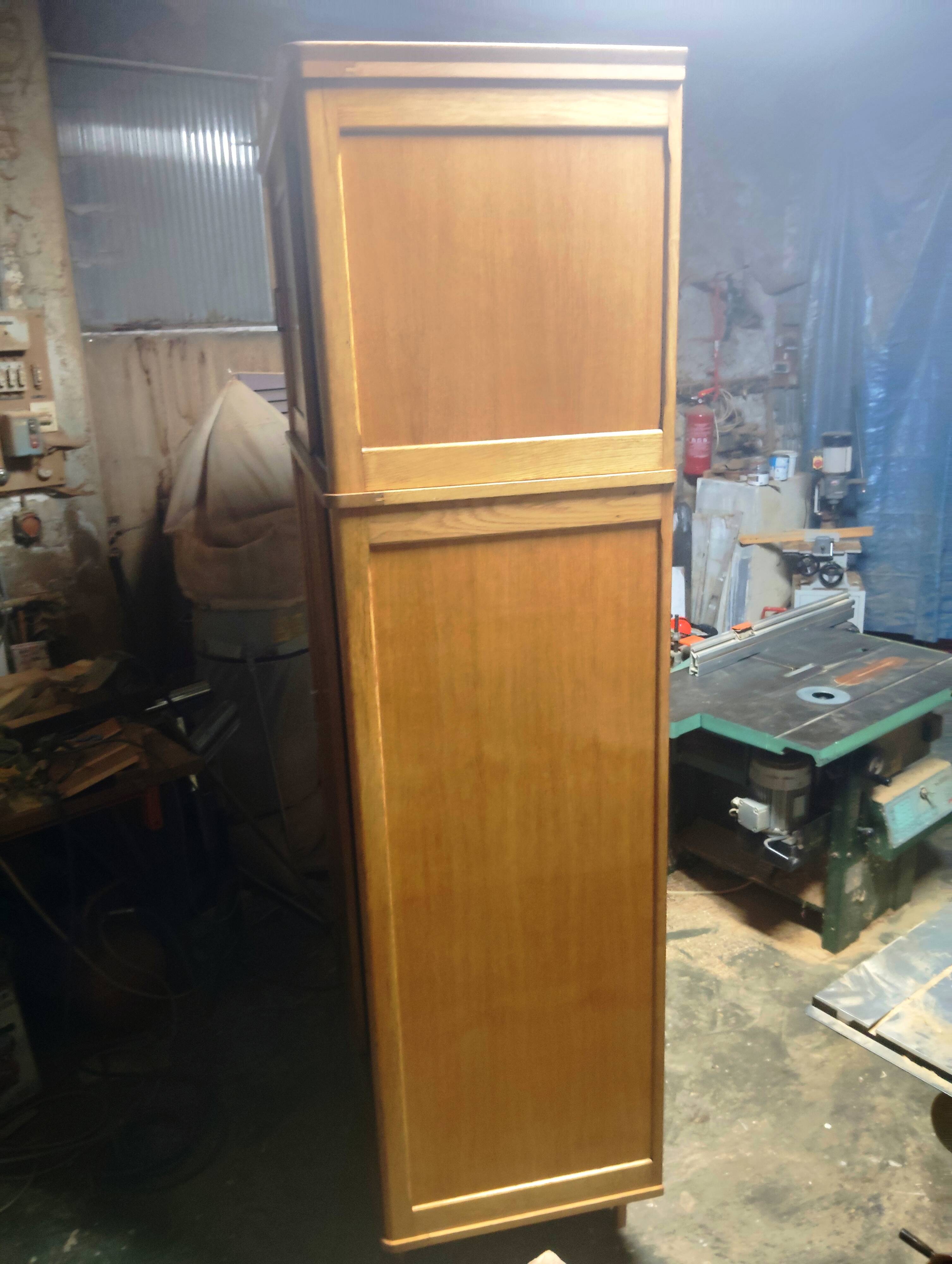 Vintage sliding wardrobe with 2 shelves, Scandinavian inspiration.