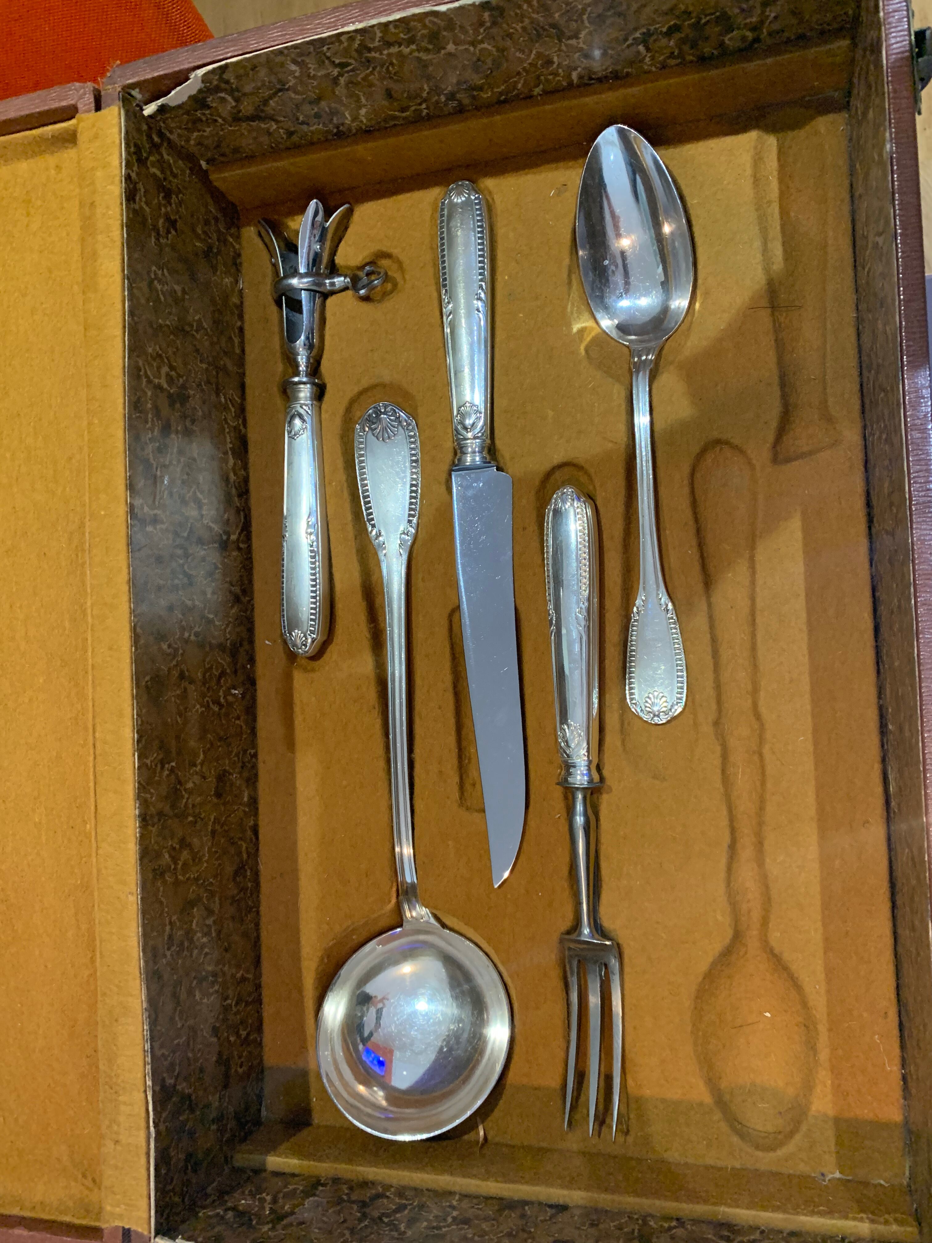 Silver metal cutlery set of 112