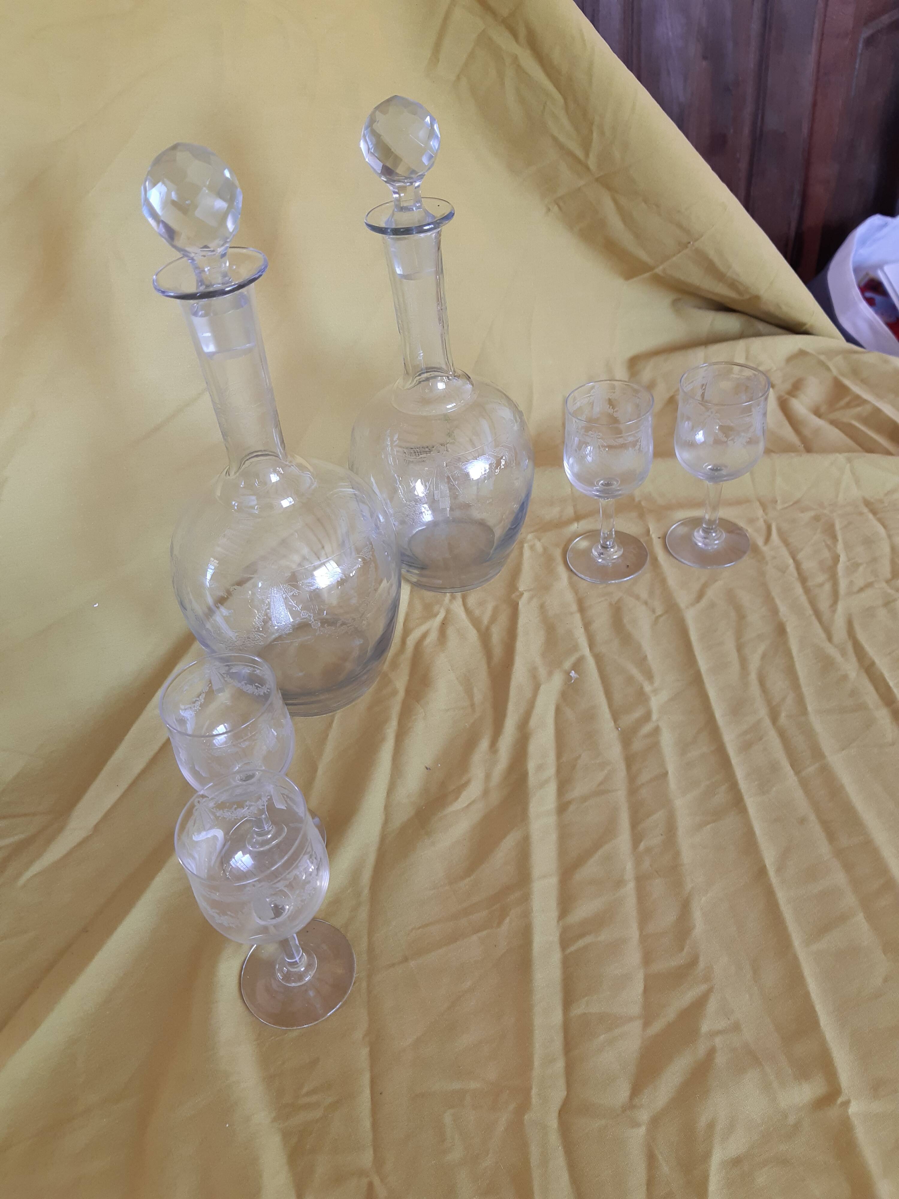 Set of 2 carafes and 4 Saint-Louis crystal aperitif glasses
