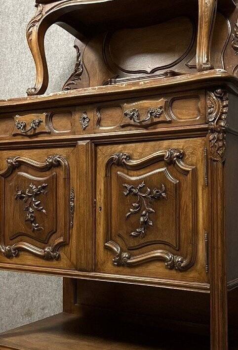 Louis XV style walnut buffet, dating from the mid-19th century.