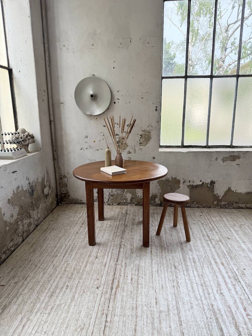 Round oak table 1950