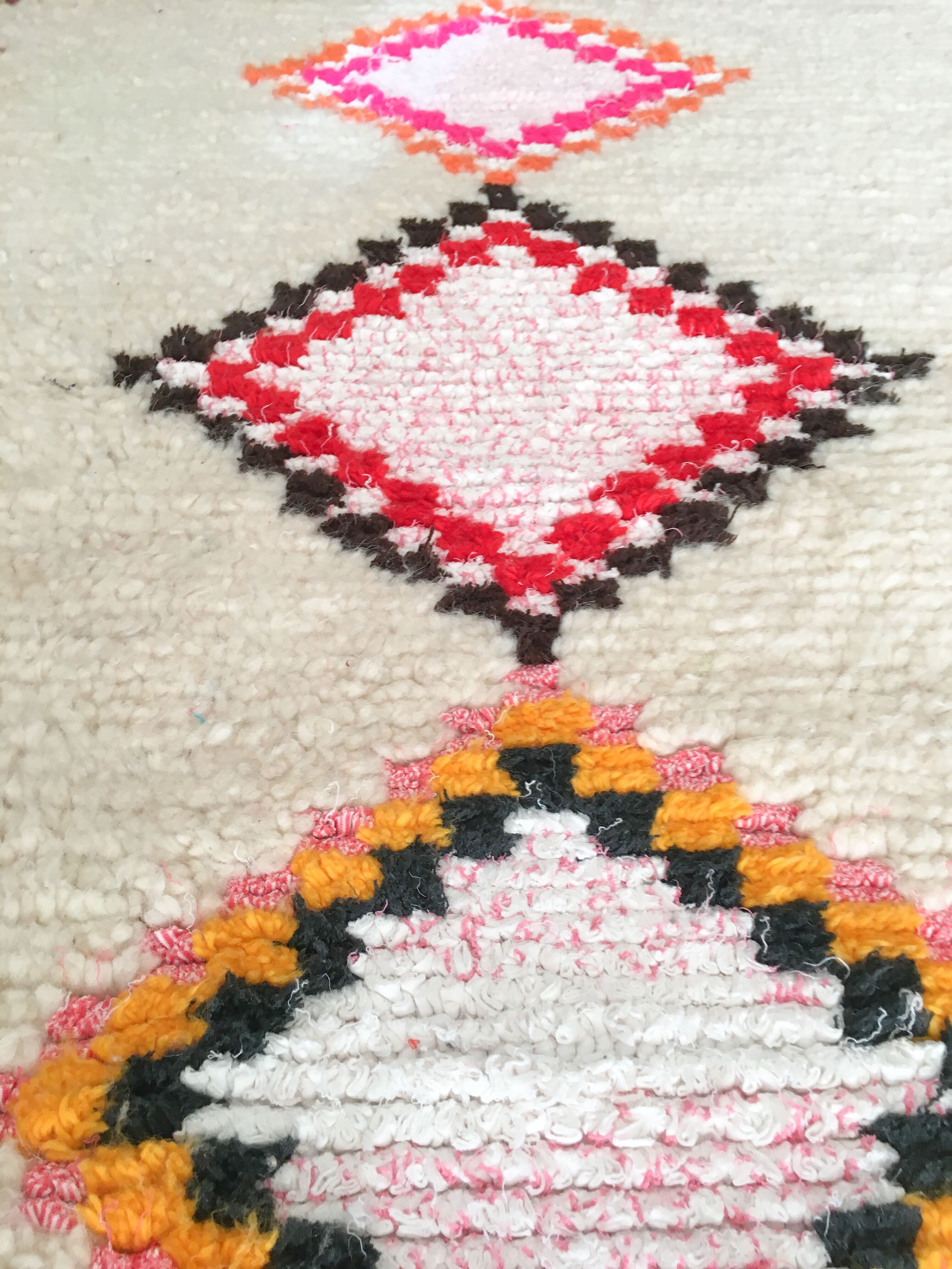 Tapis marocain coloré 151 x 98 cm