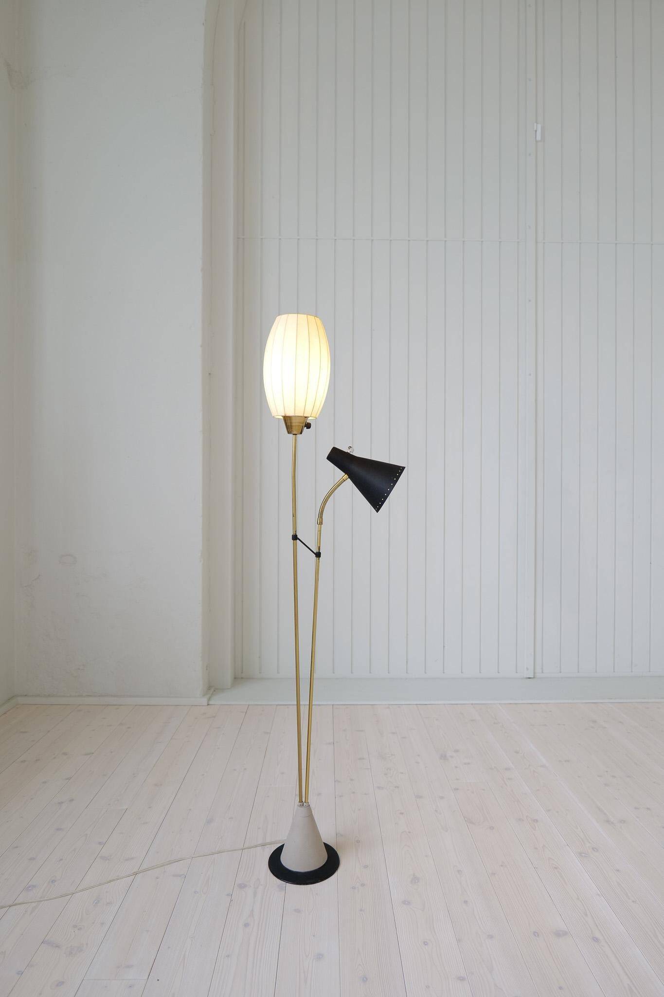 Mid-century floor lamp attributed to Hans Bergström for Ateljé Lyktan, Sweden 1950.