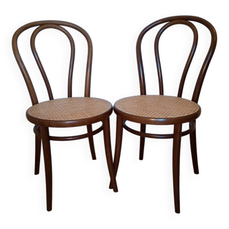Chaises de bistrot cannées