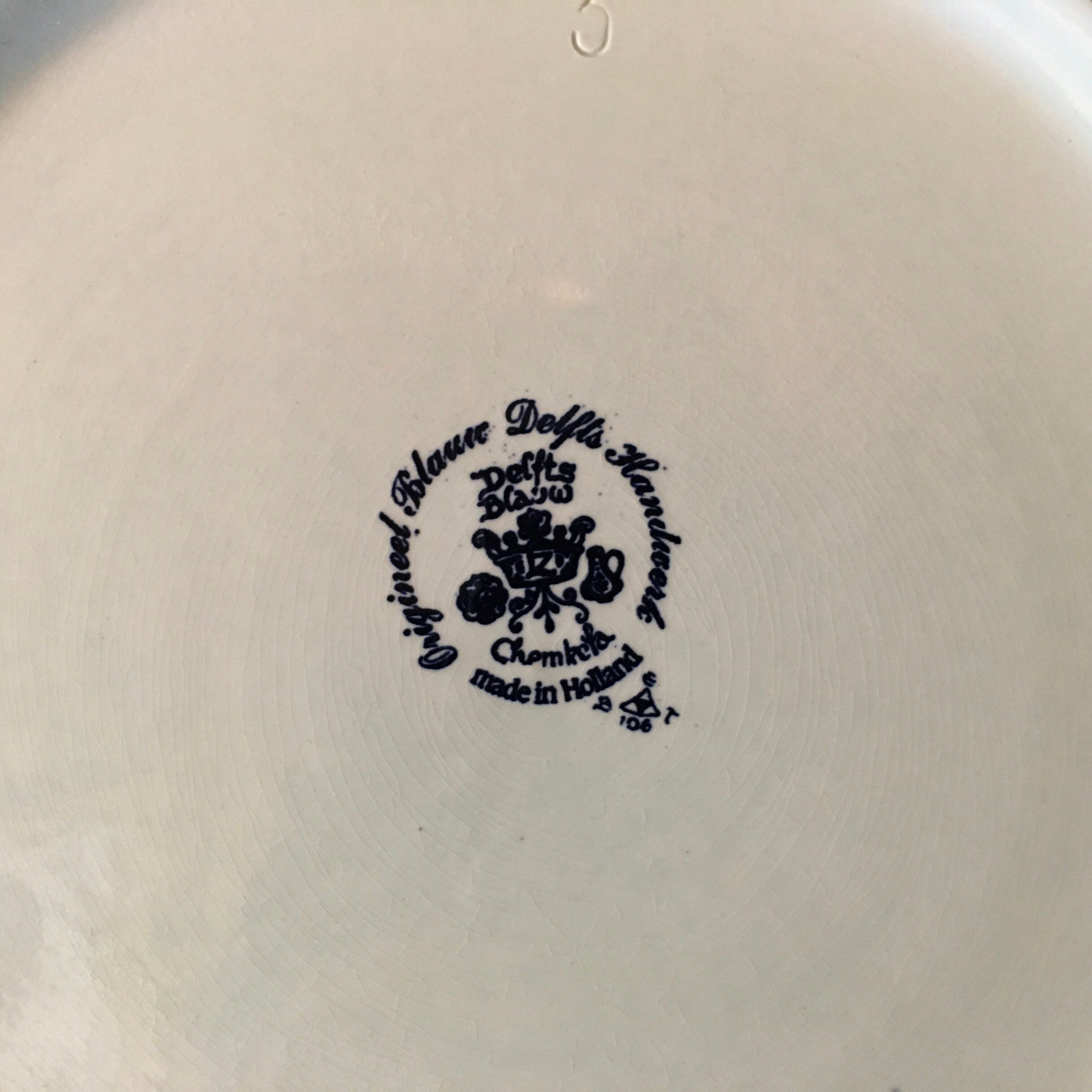 Faience dish from Delfts Blauw Chemkefa - made in Holland
