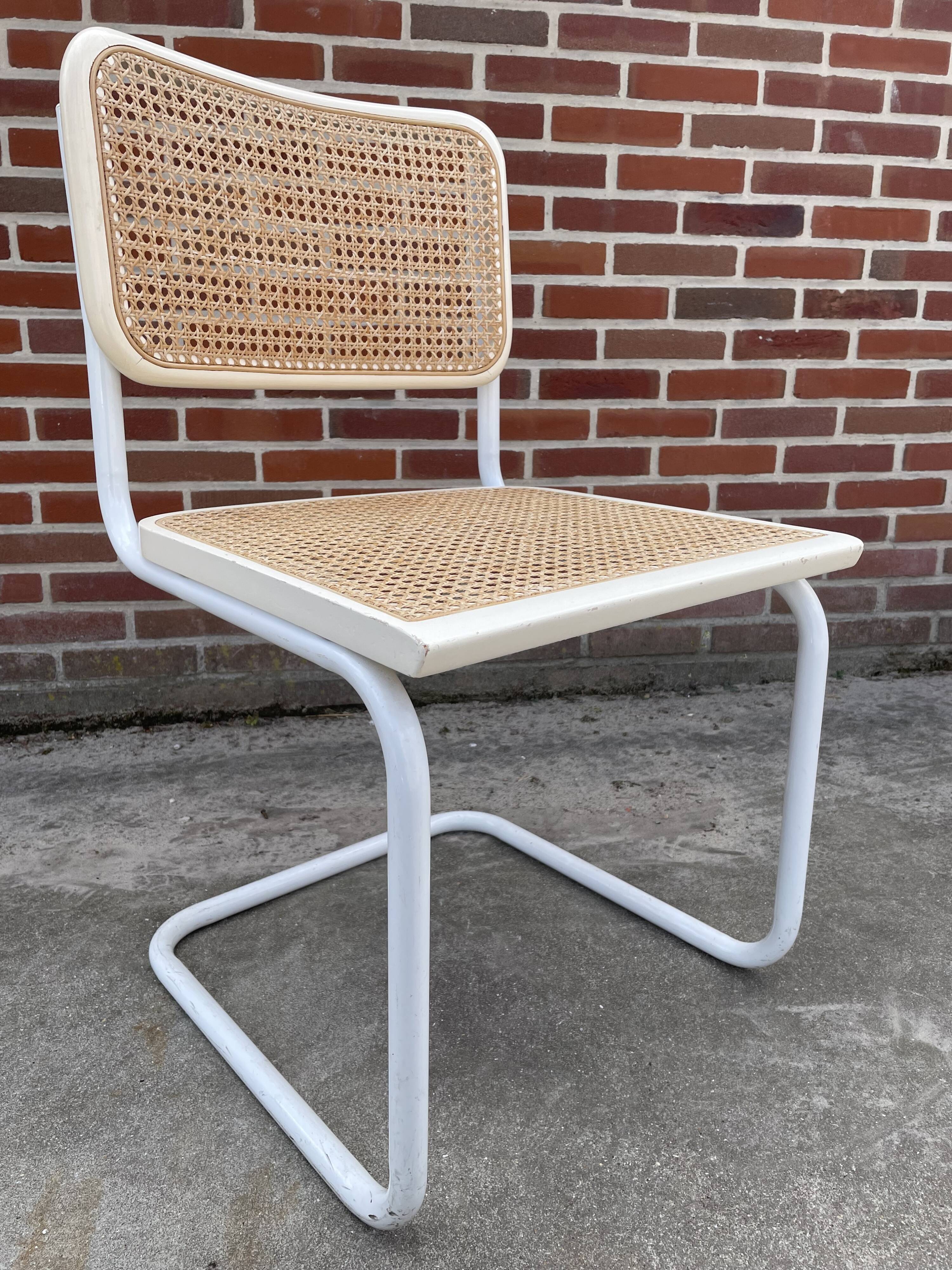 Set of 4 Cesca b32 model chairs in white